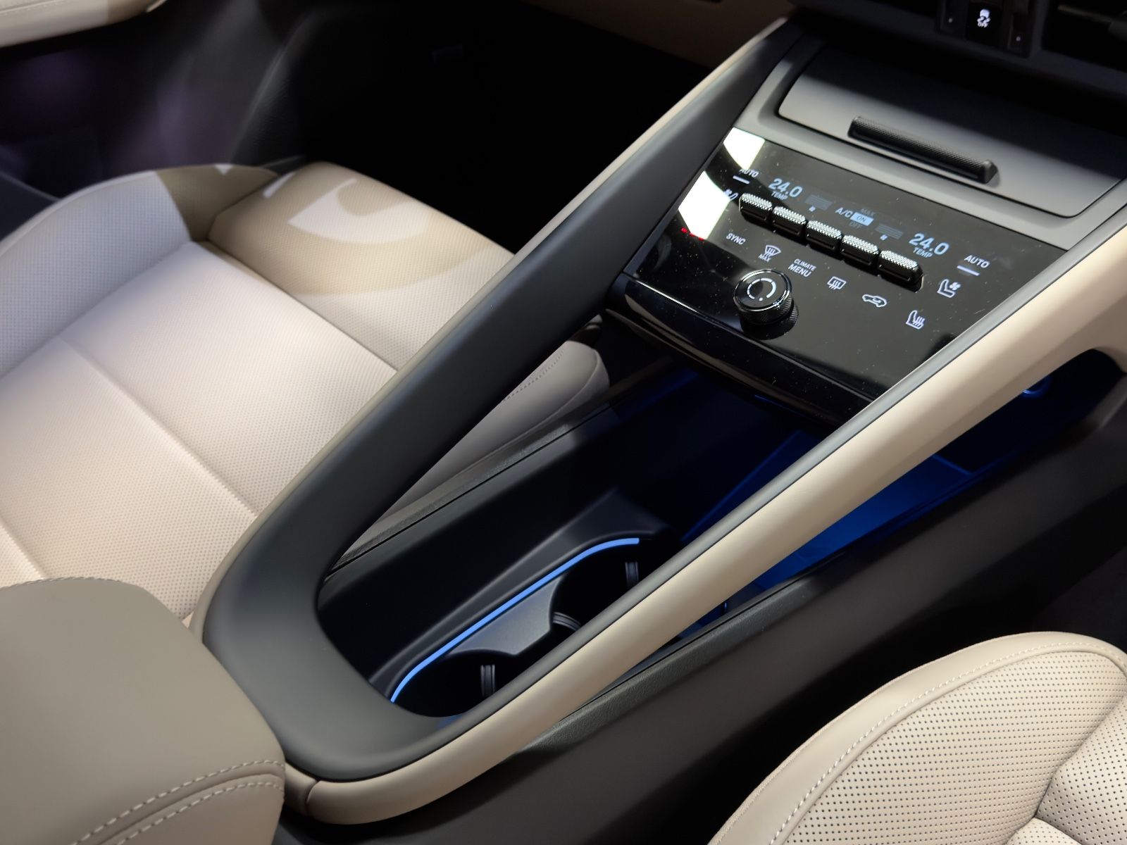 Fahrzeugabbildung Porsche MACAN 4 DESIGNPACK 22ZOLL TRÜFFEL INT PANO FULL!