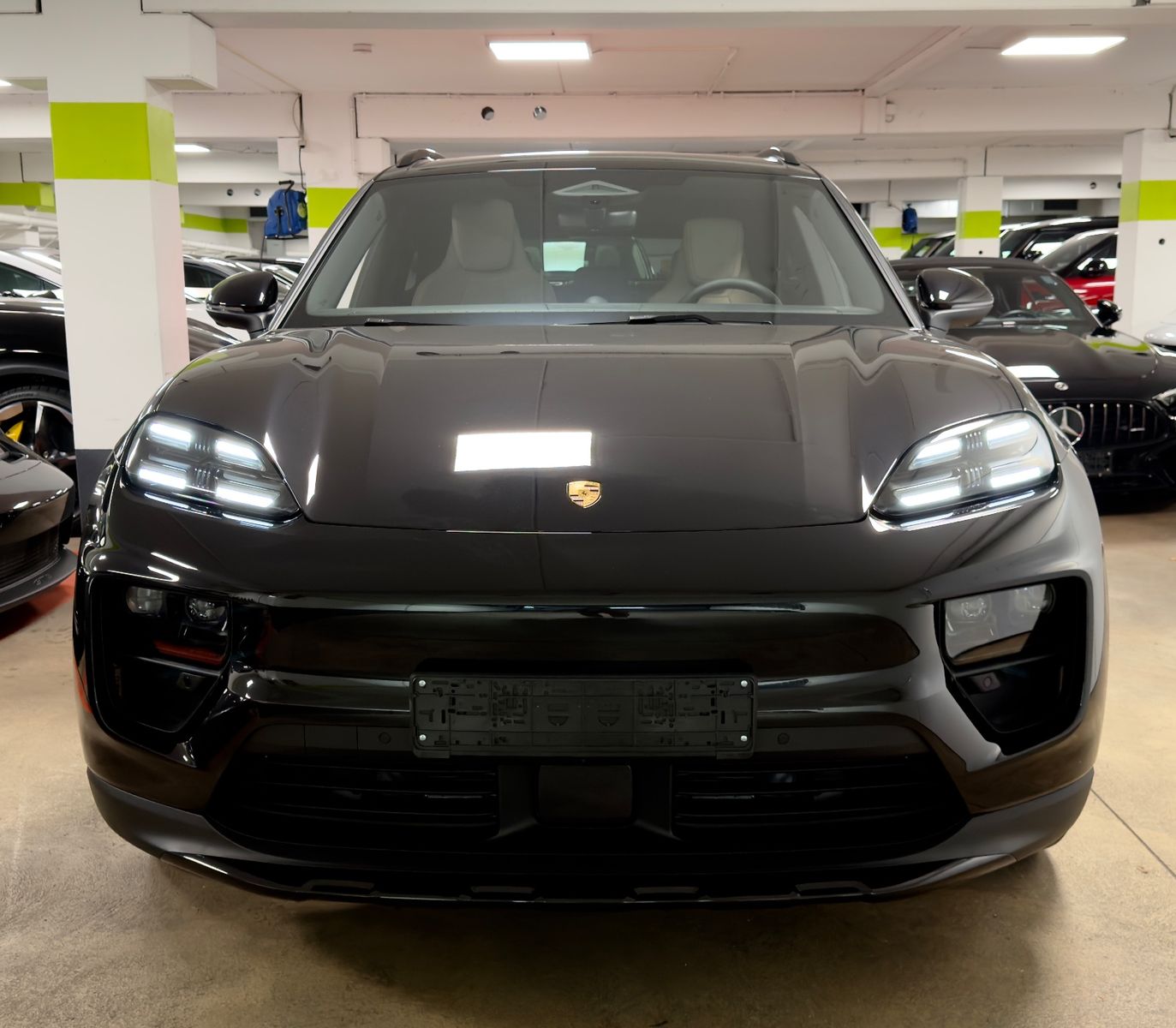 Fahrzeugabbildung Porsche MACAN 4 DESIGNPACK 22ZOLL TRÜFFEL INT PANO FULL!