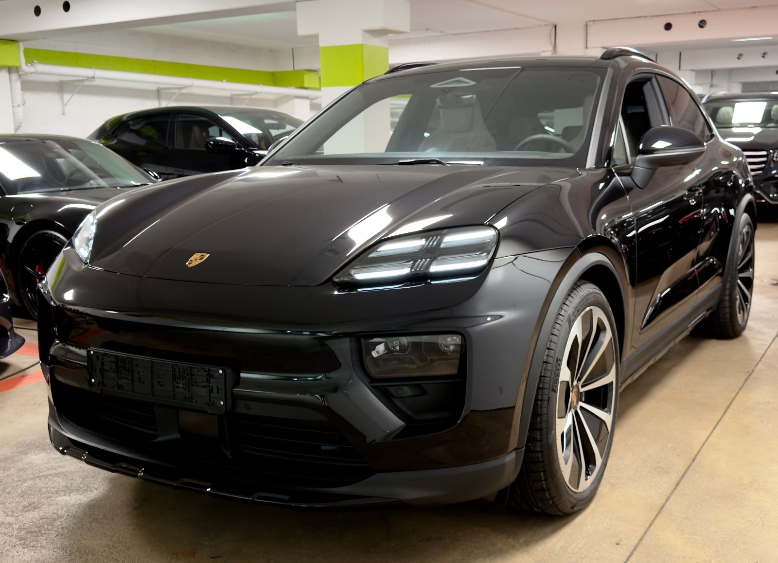Fahrzeugabbildung Porsche MACAN 4 DESIGNPACK 22ZOLL TRÜFFEL INT PANO FULL!