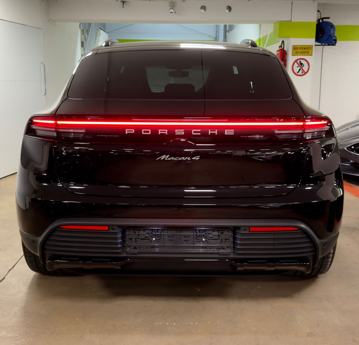 Fahrzeugabbildung Porsche MACAN 4 DESIGNPACK 22ZOLL TRÜFFEL INT PANO FULL!