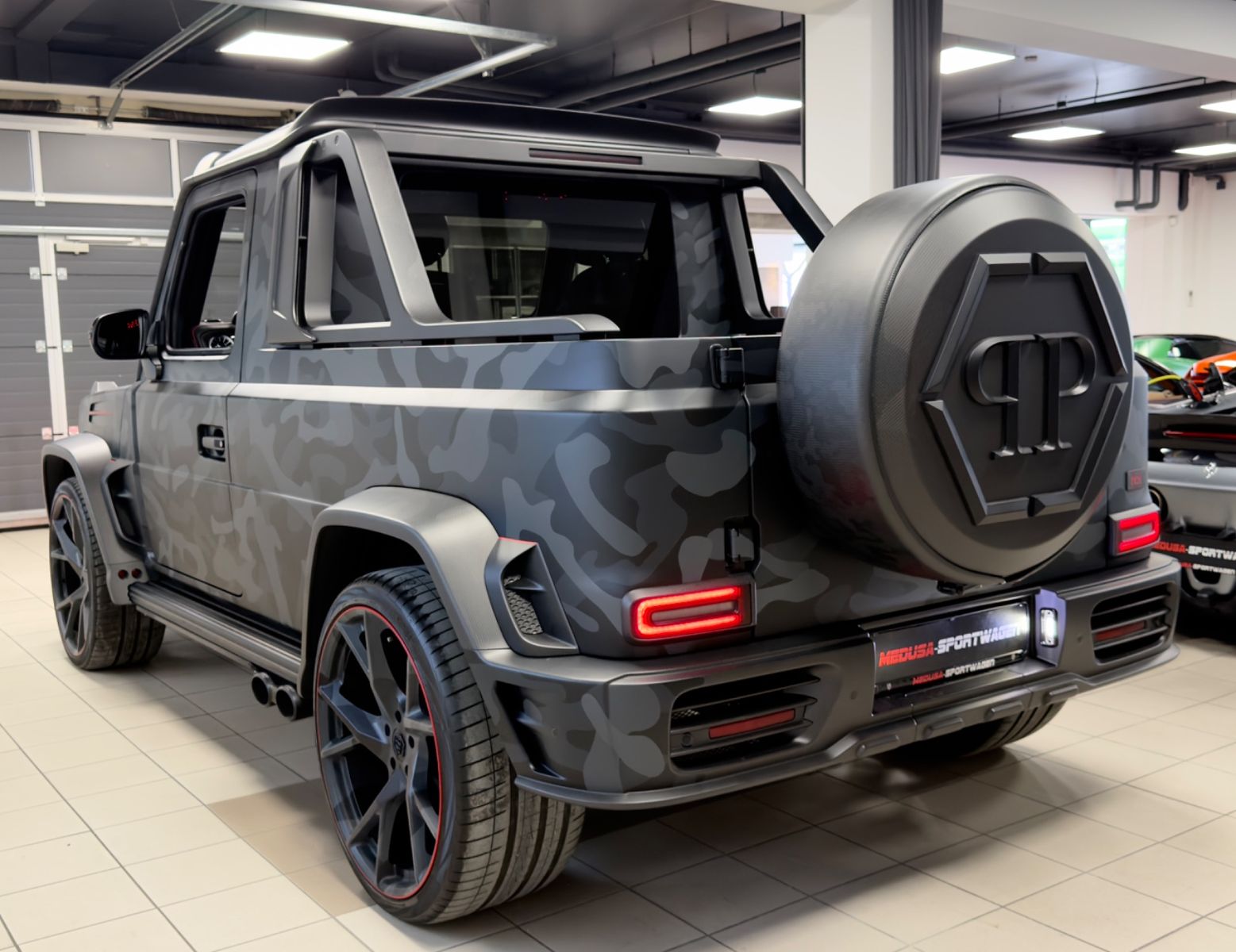 Fahrzeugabbildung Mercedes-Benz G 63 AMG MANSORY&PHILIPP PLEIN 1OF7 STAR TROOPER