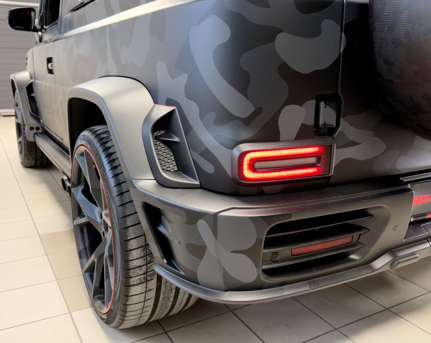 Fahrzeugabbildung Mercedes-Benz G 63 AMG MANSORY&PHILIPP PLEIN 1OF7 STAR TROOPER