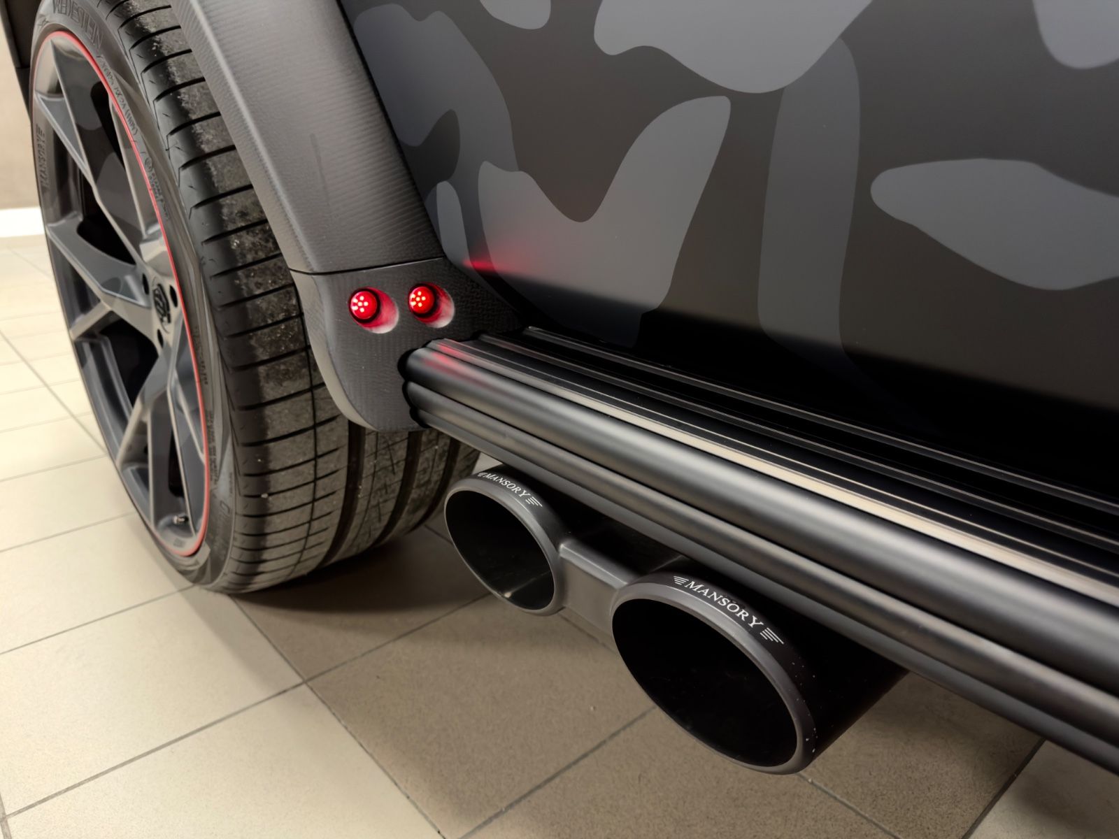 Fahrzeugabbildung Mercedes-Benz G 63 AMG MANSORY&PHILIPP PLEIN 1OF7 STAR TROOPER