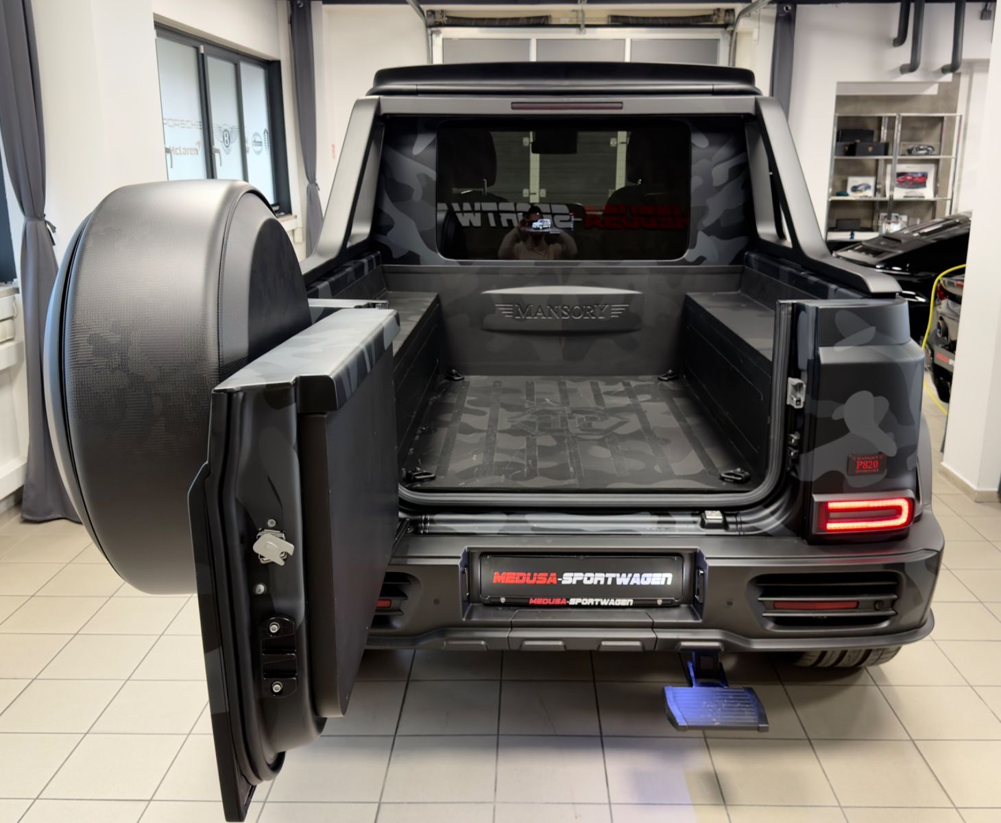 Fahrzeugabbildung Mercedes-Benz G 63 AMG MANSORY&PHILIPP PLEIN 1OF7 STAR TROOPER