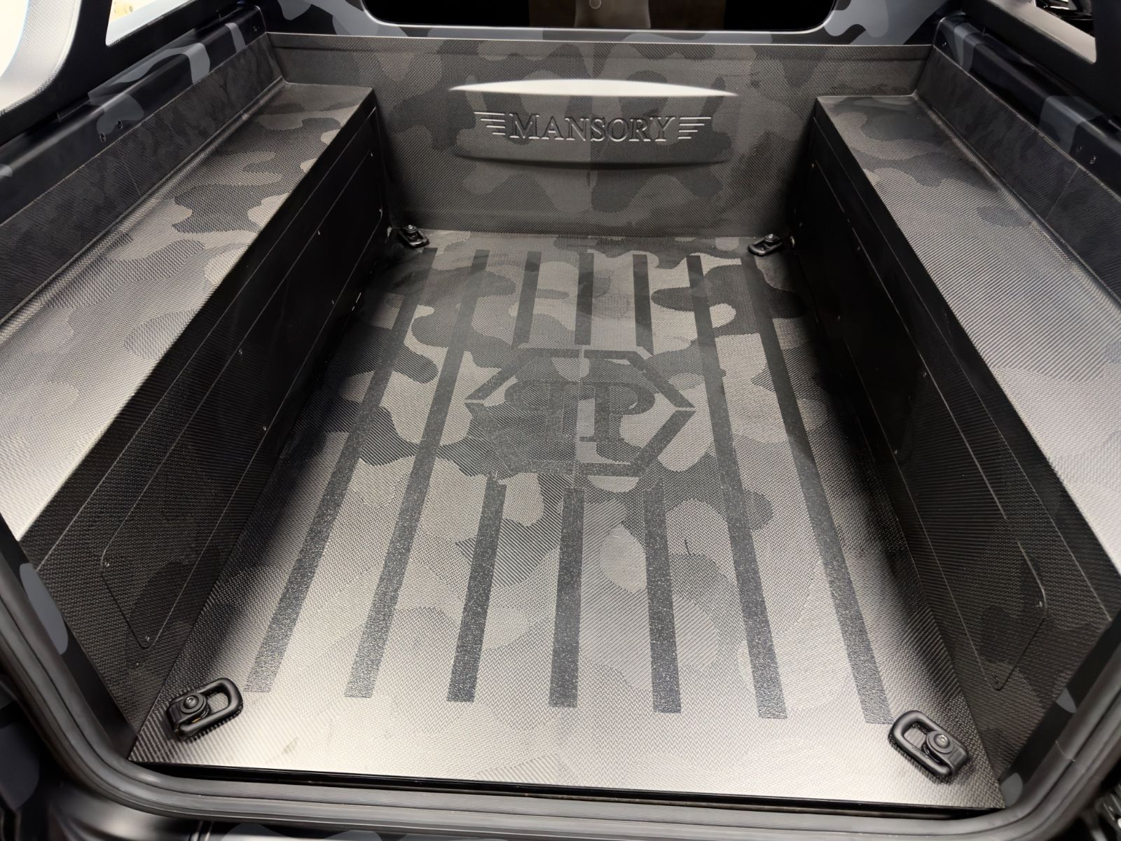 Fahrzeugabbildung Mercedes-Benz G 63 AMG MANSORY&PHILIPP PLEIN 1OF7 STAR TROOPER