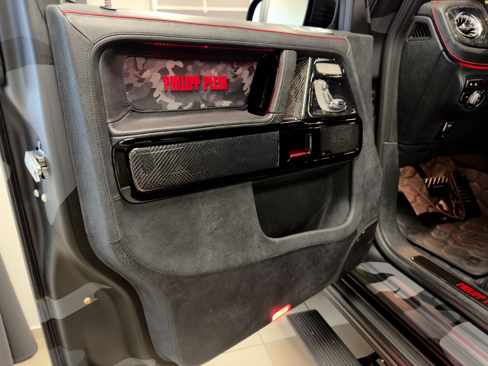 Fahrzeugabbildung Mercedes-Benz G 63 AMG MANSORY&PHILIPP PLEIN 1OF7 STAR TROOPER