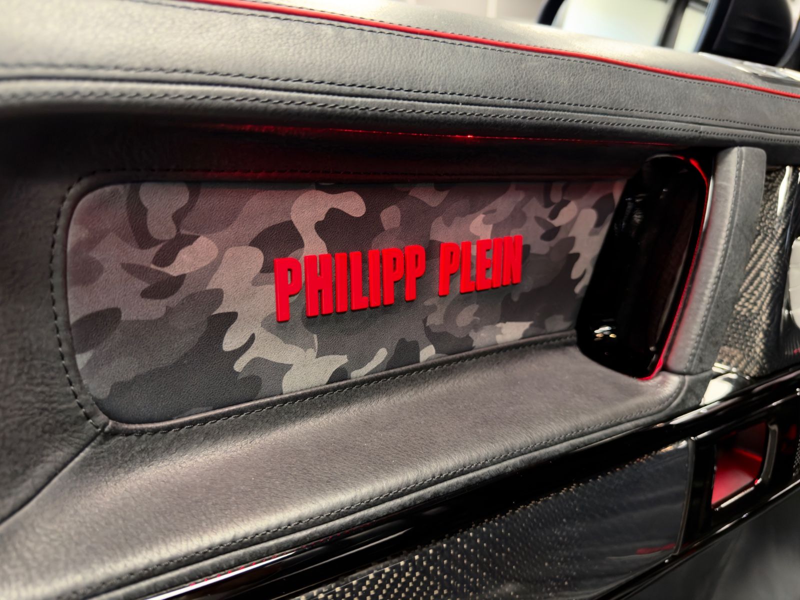 Fahrzeugabbildung Mercedes-Benz G 63 AMG MANSORY&PHILIPP PLEIN 1OF7 STAR TROOPER