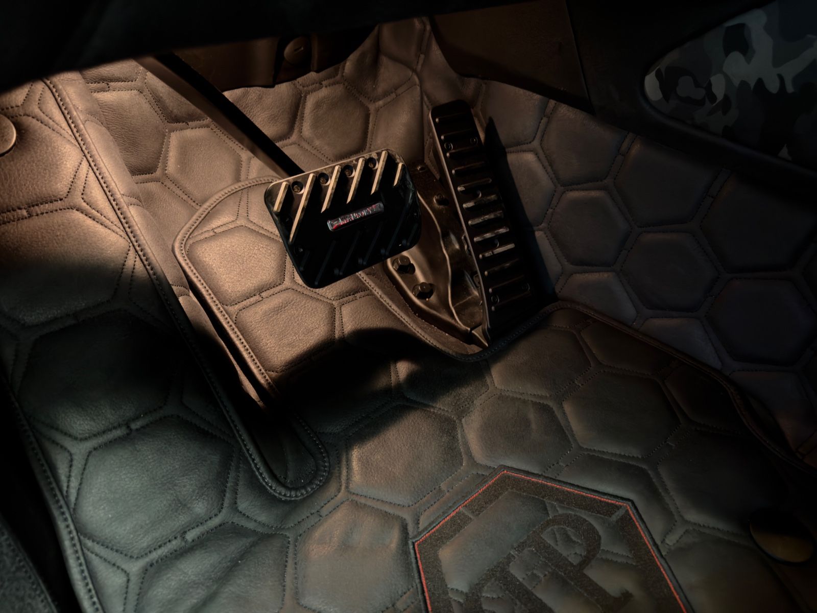 Fahrzeugabbildung Mercedes-Benz G 63 AMG MANSORY&PHILIPP PLEIN 1OF7 STAR TROOPER