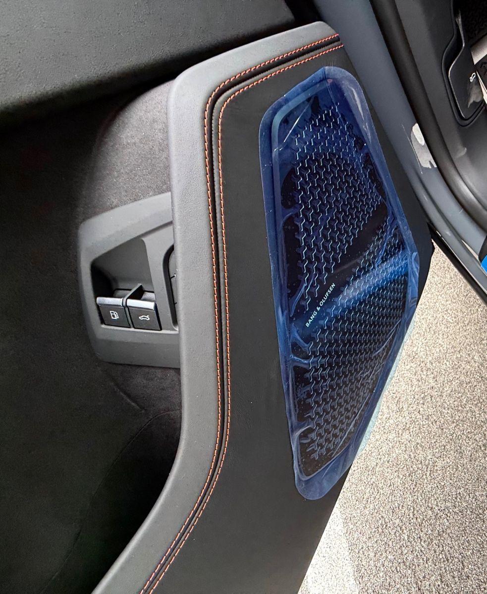 Fahrzeugabbildung Lamborghini URUS SE BIG-CARBONPACK B&O MASSAGE PR26 FULLOPT!