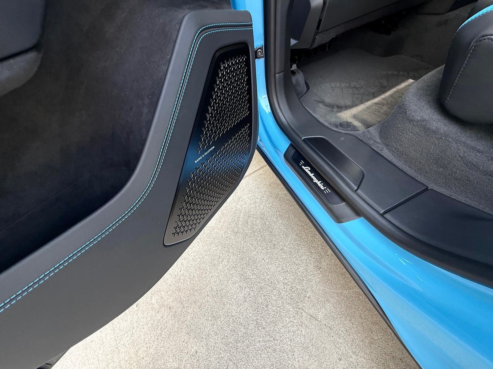 Fahrzeugabbildung Lamborghini URUS SE BIG-CARBONPACK B&O MASSAGE PR26 FULLOPT!