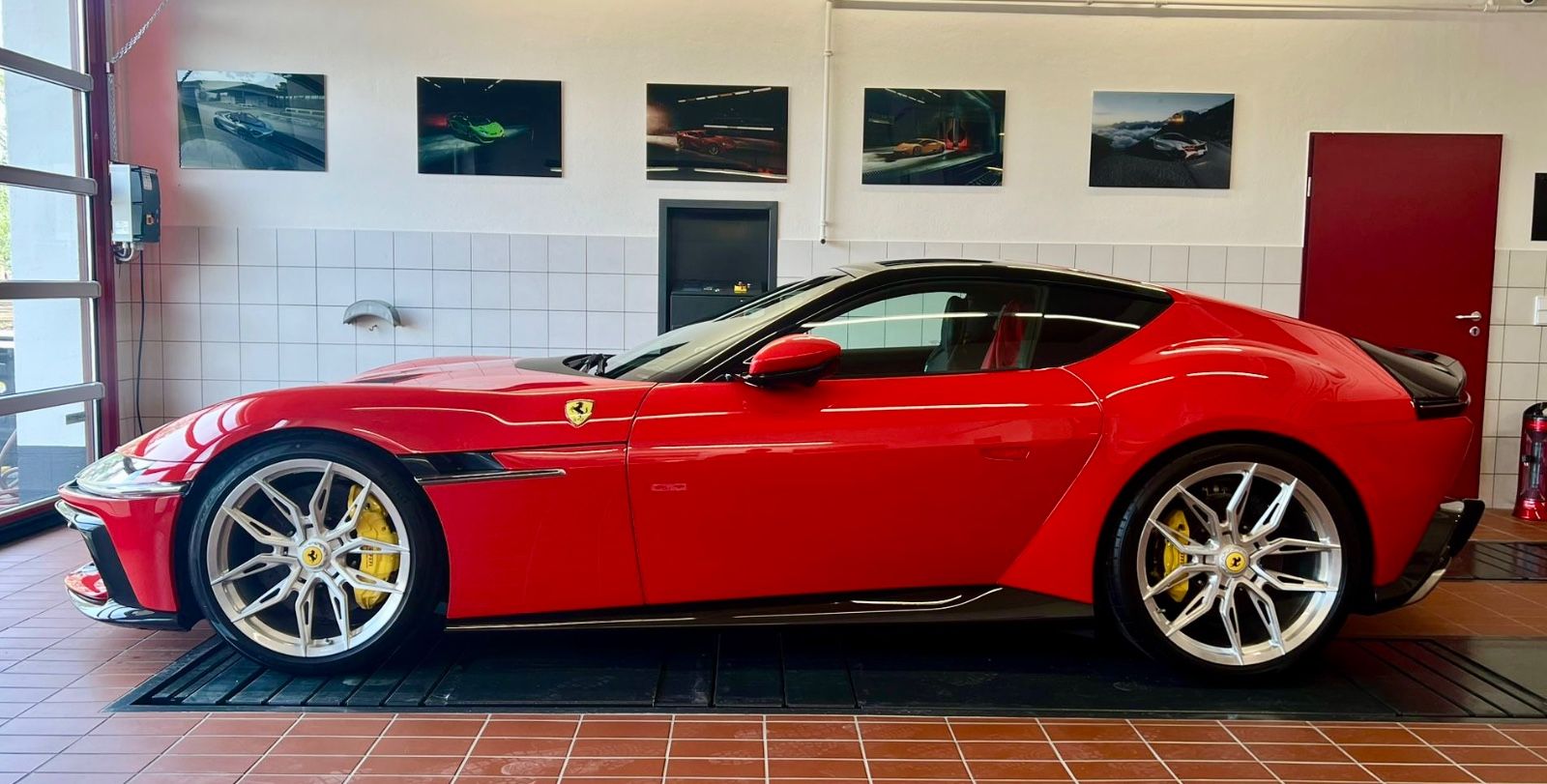 Fahrzeugabbildung Ferrari 12 CILINDRI NOVITEC UNIQUE CARBON LIFT JBL FULL!