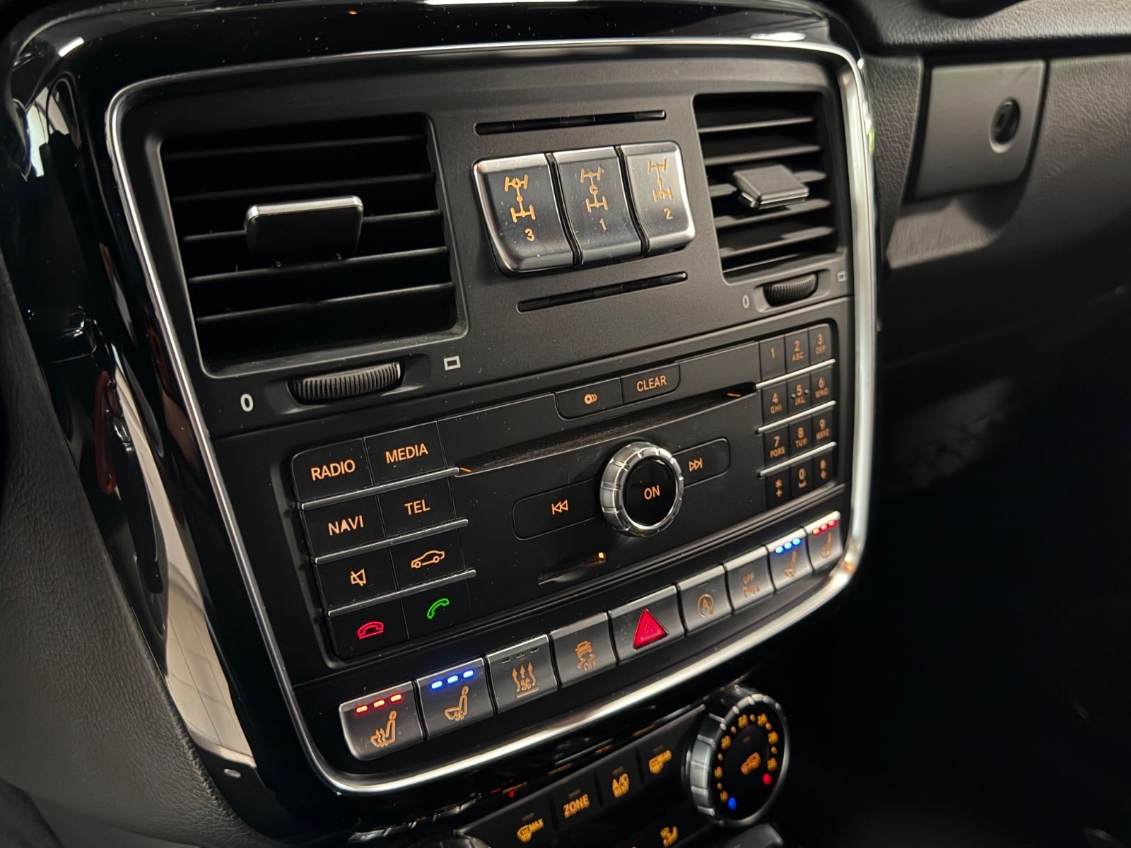 Fahrzeugabbildung Mercedes-Benz G 63 AMG FACELIFT DESIGNO 1HAND DEUTSCH TOPZUST!