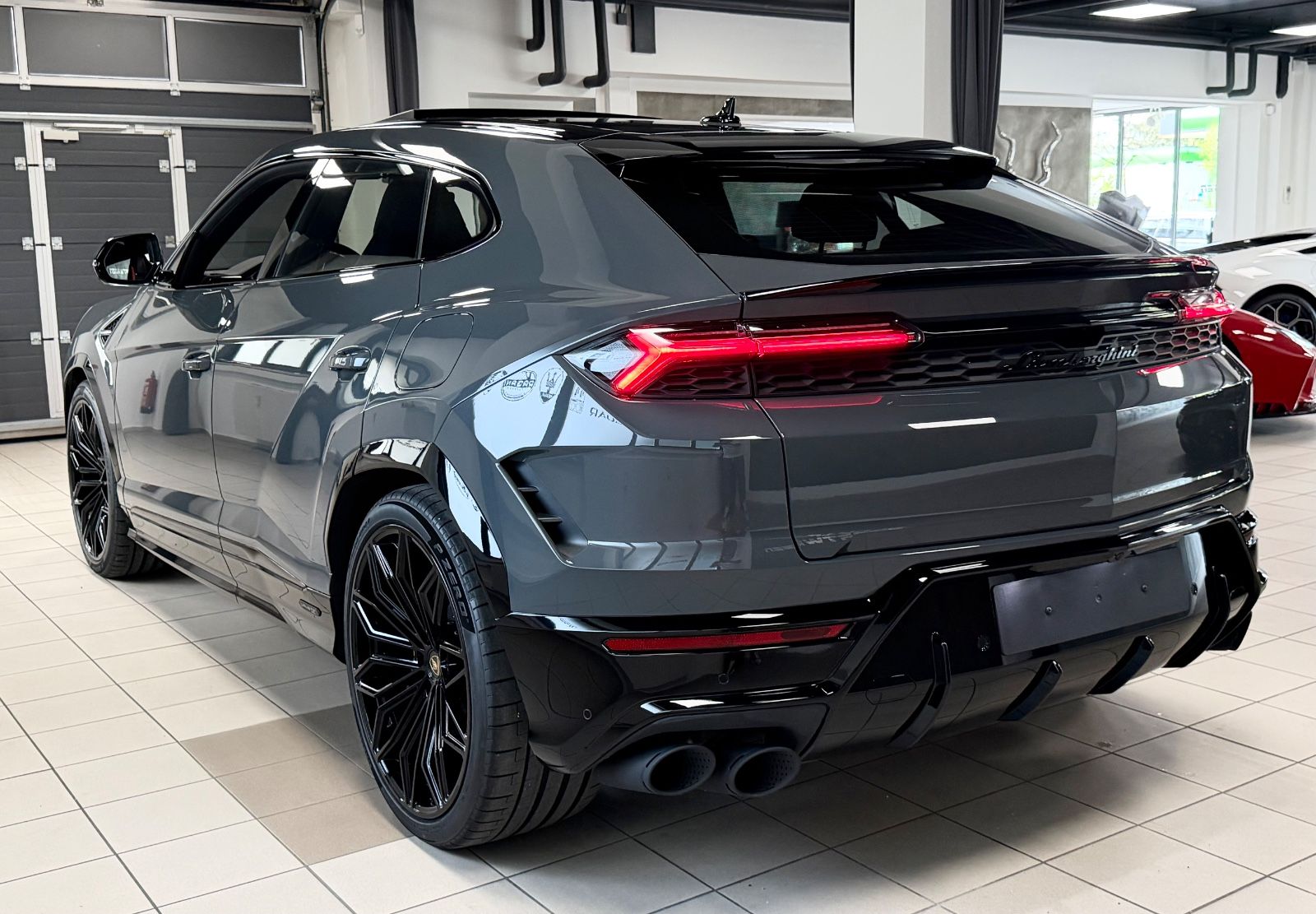 Fahrzeugabbildung Lamborghini URUS SE BIG-CARBONPACK B&O MASSAGE PR26 FULLOPT!