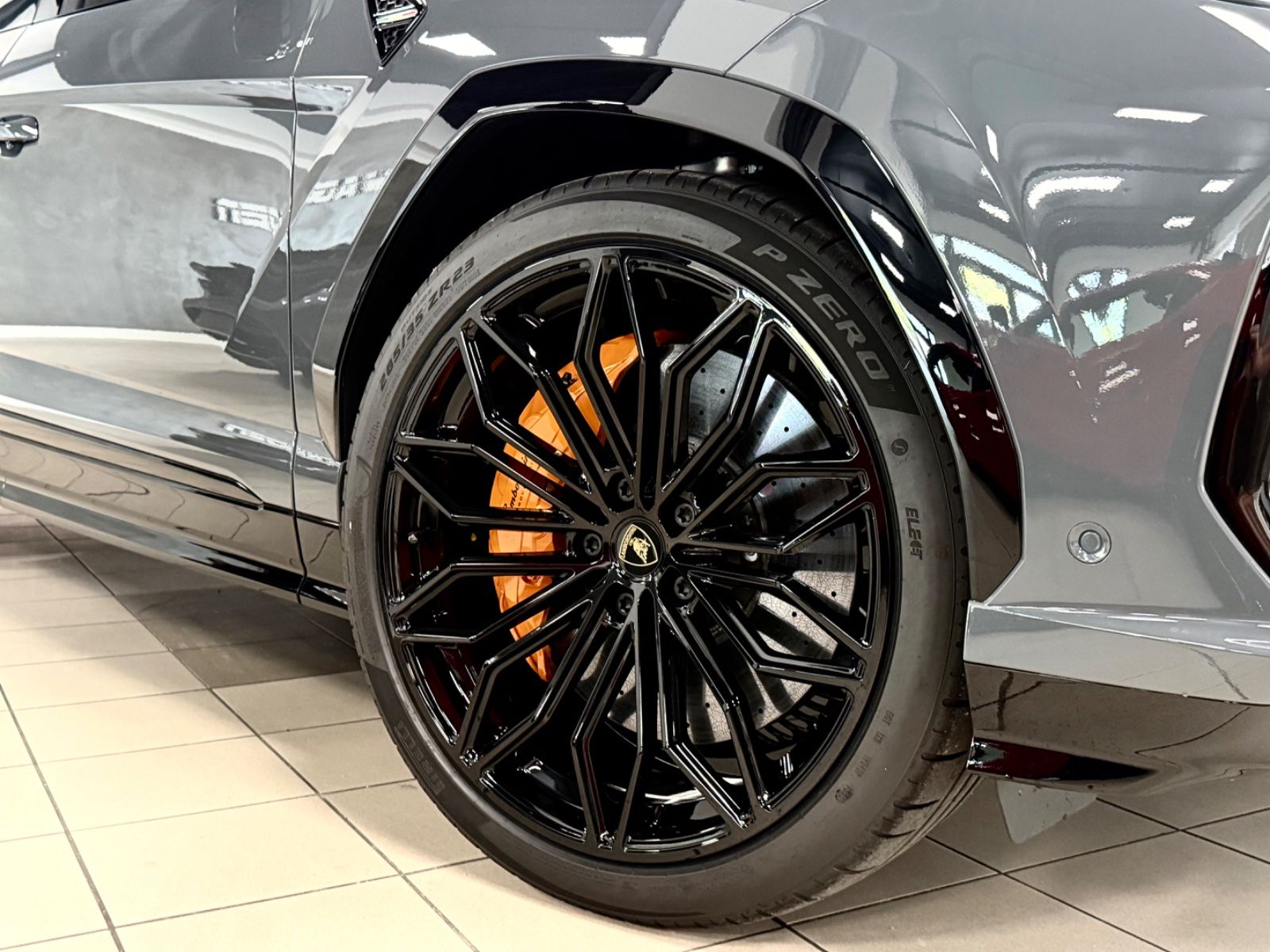 Fahrzeugabbildung Lamborghini URUS SE BIG-CARBONPACK B&O MASSAGE PR26 FULLOPT!