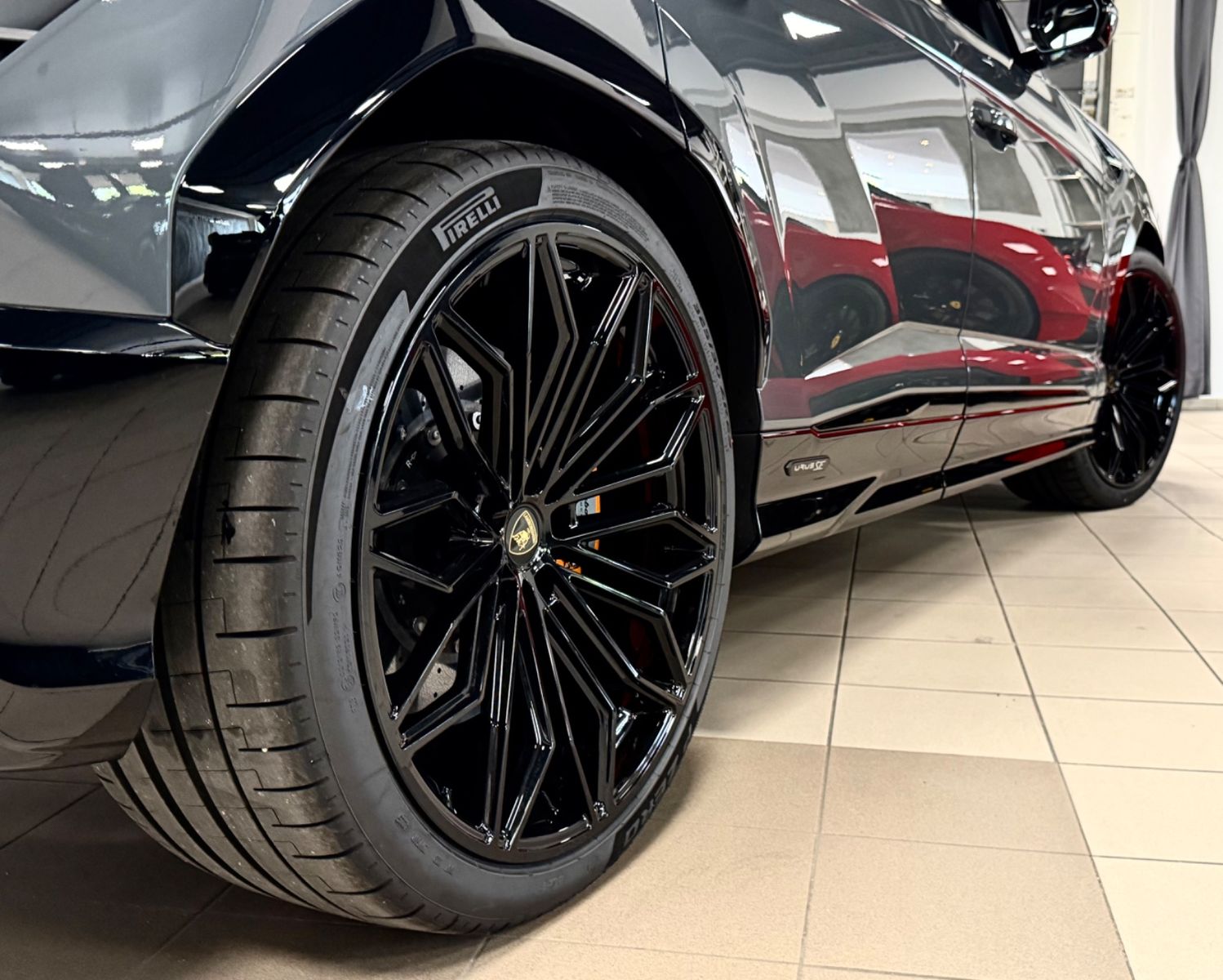 Fahrzeugabbildung Lamborghini URUS SE BIG-CARBONPACK B&O MASSAGE PR26 FULLOPT!