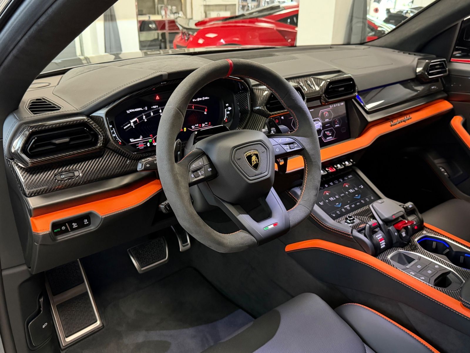 Fahrzeugabbildung Lamborghini URUS SE BIG-CARBONPACK B&O MASSAGE PR26 FULLOPT!