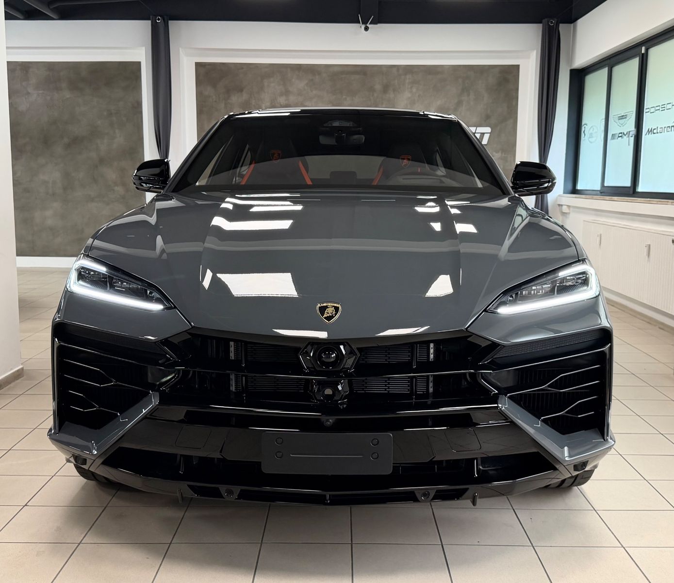 Fahrzeugabbildung Lamborghini URUS SE BIG-CARBONPACK B&O MASSAGE PR26 FULLOPT!
