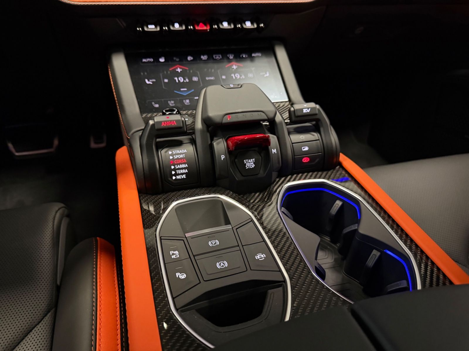 Fahrzeugabbildung Lamborghini URUS SE BIG-CARBONPACK B&O MASSAGE PR26 FULLOPT!