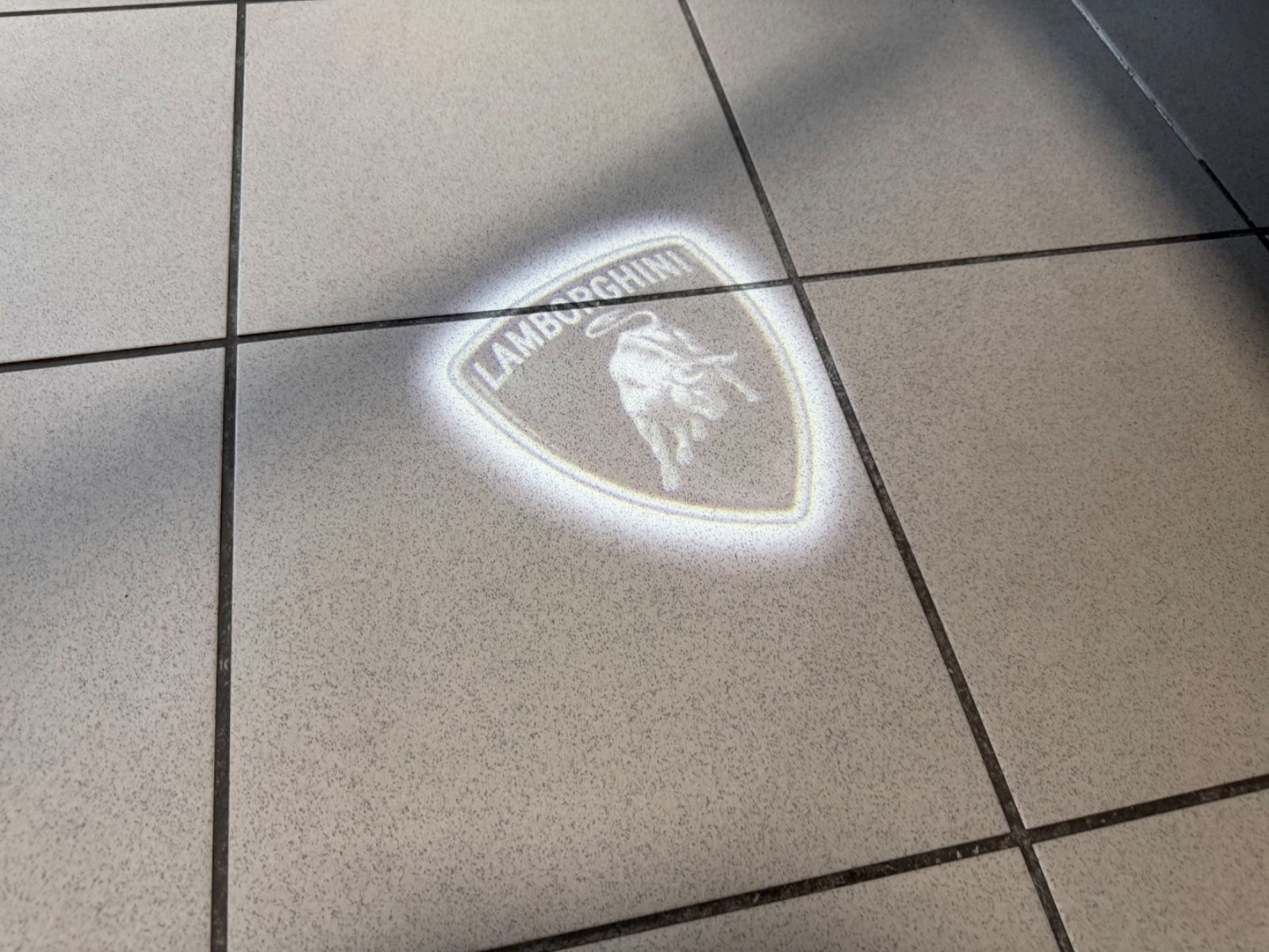 Fahrzeugabbildung Lamborghini URUS SE BIG-CARBONPACK B&O MASSAGE PR26 FULLOPT!