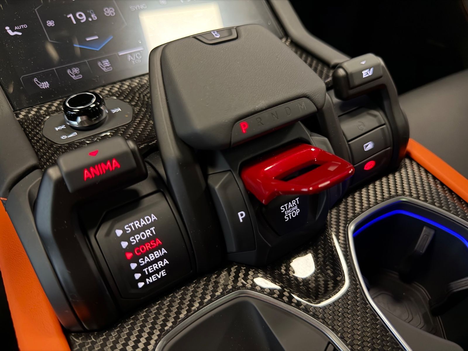Fahrzeugabbildung Lamborghini URUS SE BIG-CARBONPACK B&O MASSAGE PR26 FULLOPT!
