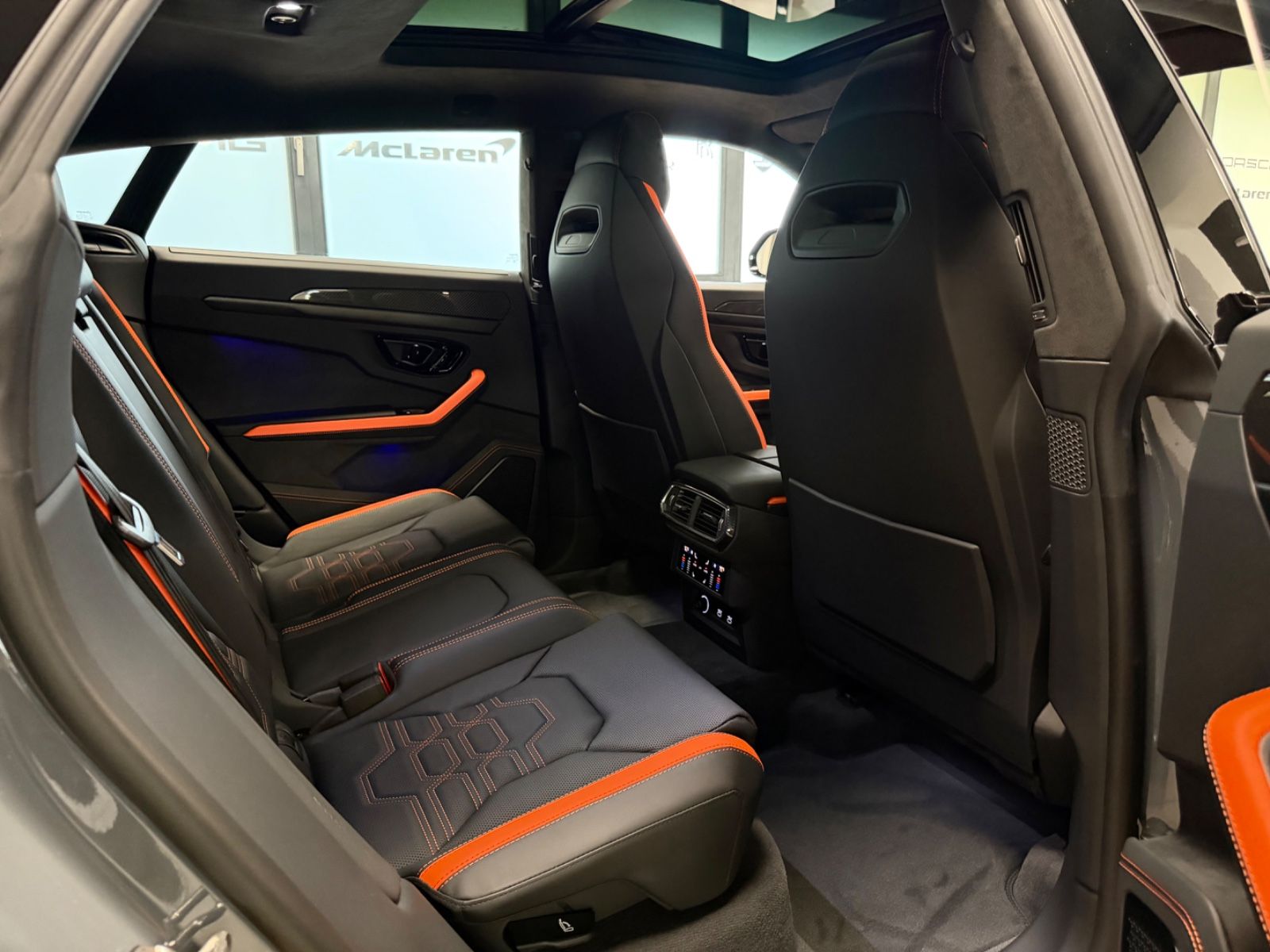 Fahrzeugabbildung Lamborghini URUS SE BIG-CARBONPACK B&O MASSAGE PR26 FULLOPT!