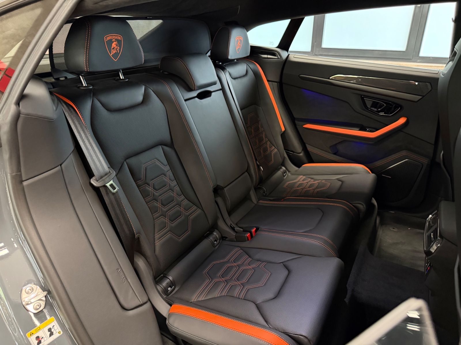 Fahrzeugabbildung Lamborghini URUS SE BIG-CARBONPACK B&O MASSAGE PR26 FULLOPT!