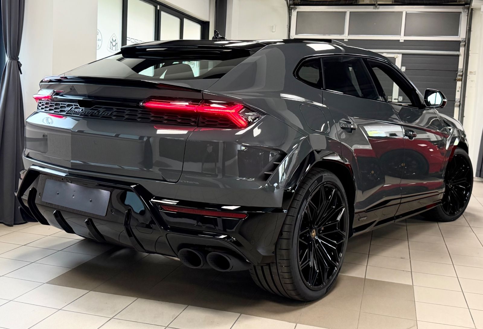 Fahrzeugabbildung Lamborghini URUS SE BIG-CARBONPACK B&O MASSAGE PR26 FULLOPT!