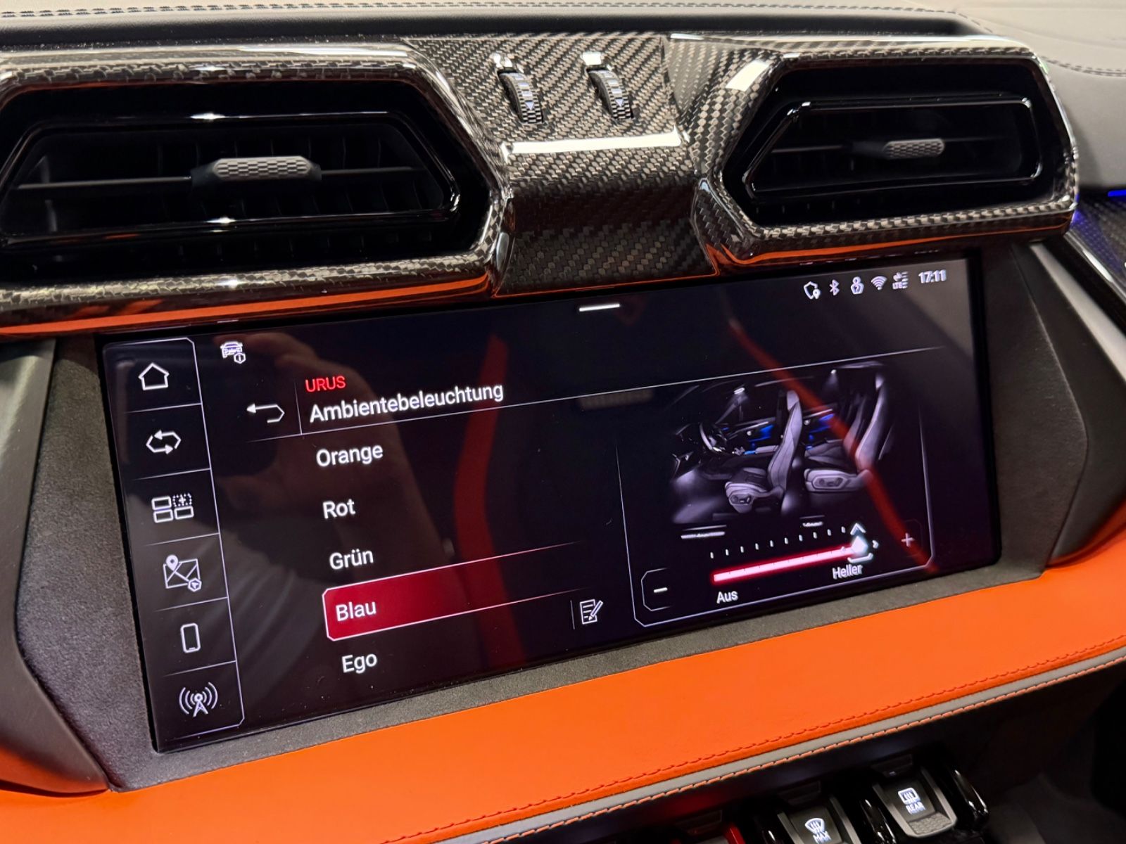 Fahrzeugabbildung Lamborghini URUS SE BIG-CARBONPACK B&O MASSAGE PR26 FULLOPT!