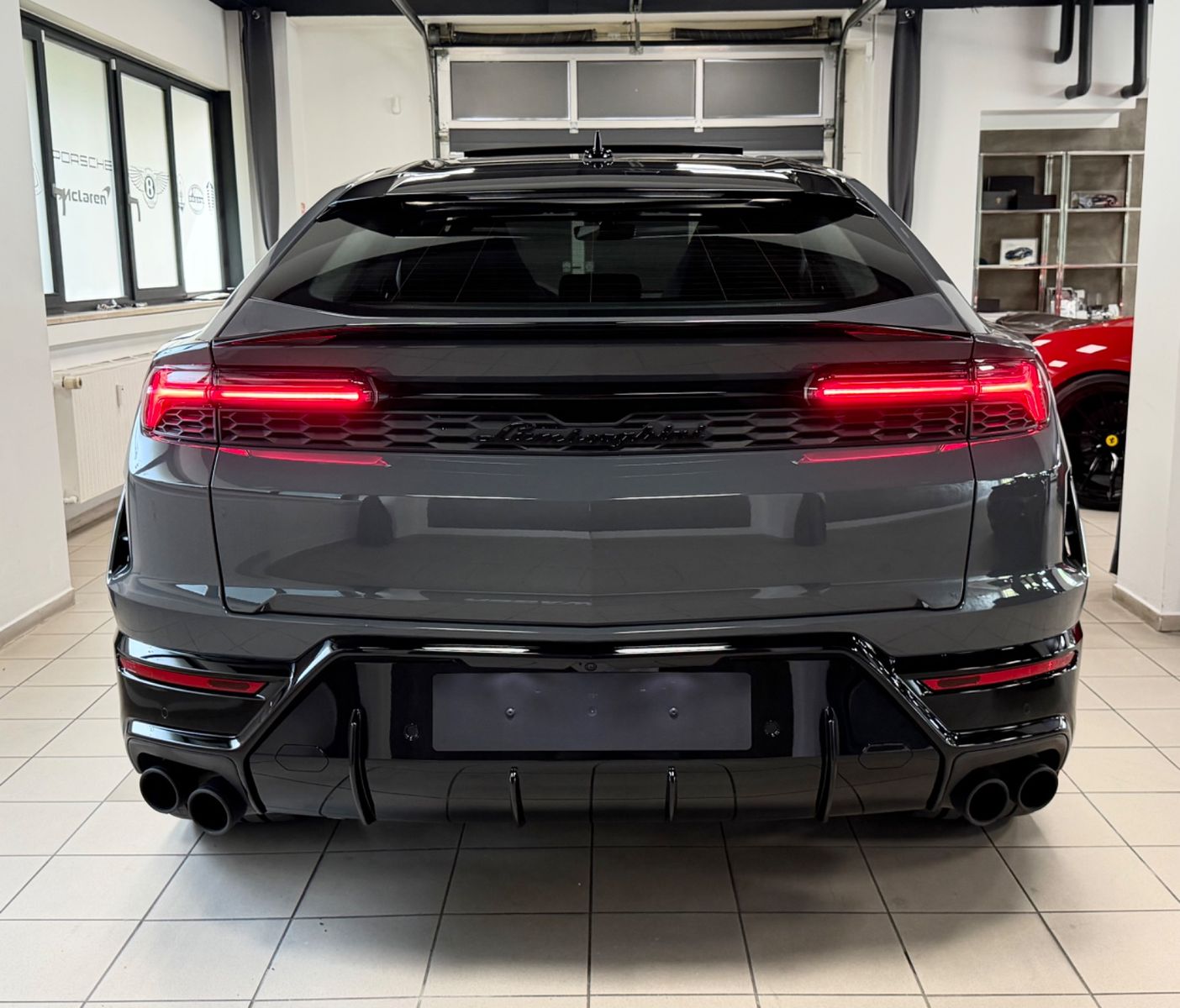 Fahrzeugabbildung Lamborghini URUS SE BIG-CARBONPACK B&O MASSAGE PR26 FULLOPT!