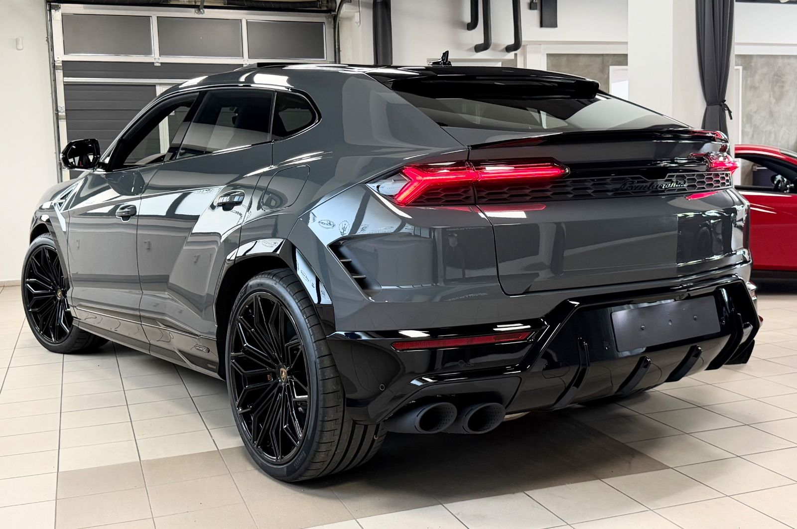 Fahrzeugabbildung Lamborghini URUS SE BIG-CARBONPACK B&O MASSAGE PR26 FULLOPT!