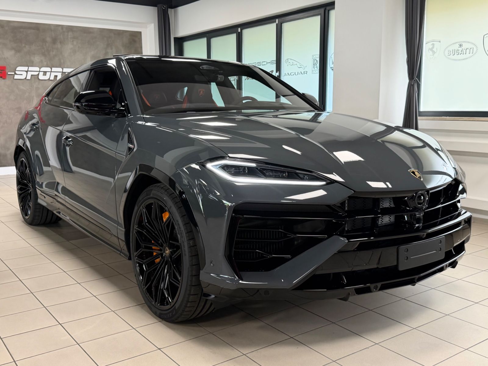 Fahrzeugabbildung Lamborghini URUS SE BIG-CARBONPACK B&O MASSAGE PR26 FULLOPT!
