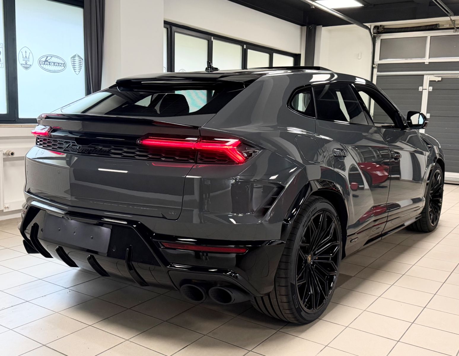 Fahrzeugabbildung Lamborghini URUS SE BIG-CARBONPACK B&O MASSAGE PR26 FULLOPT!