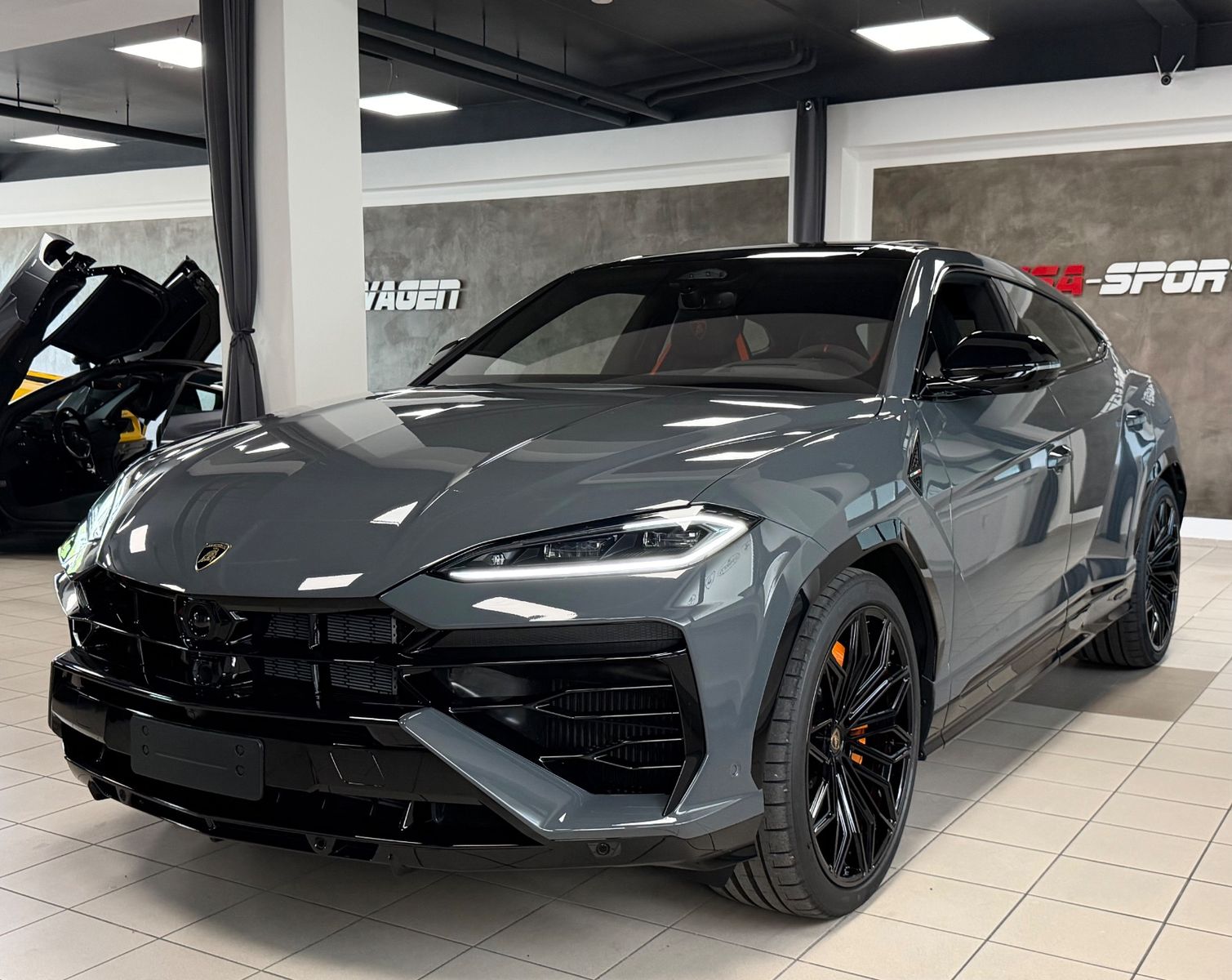 Fahrzeugabbildung Lamborghini URUS SE BIG-CARBONPACK B&O MASSAGE PR26 FULLOPT!