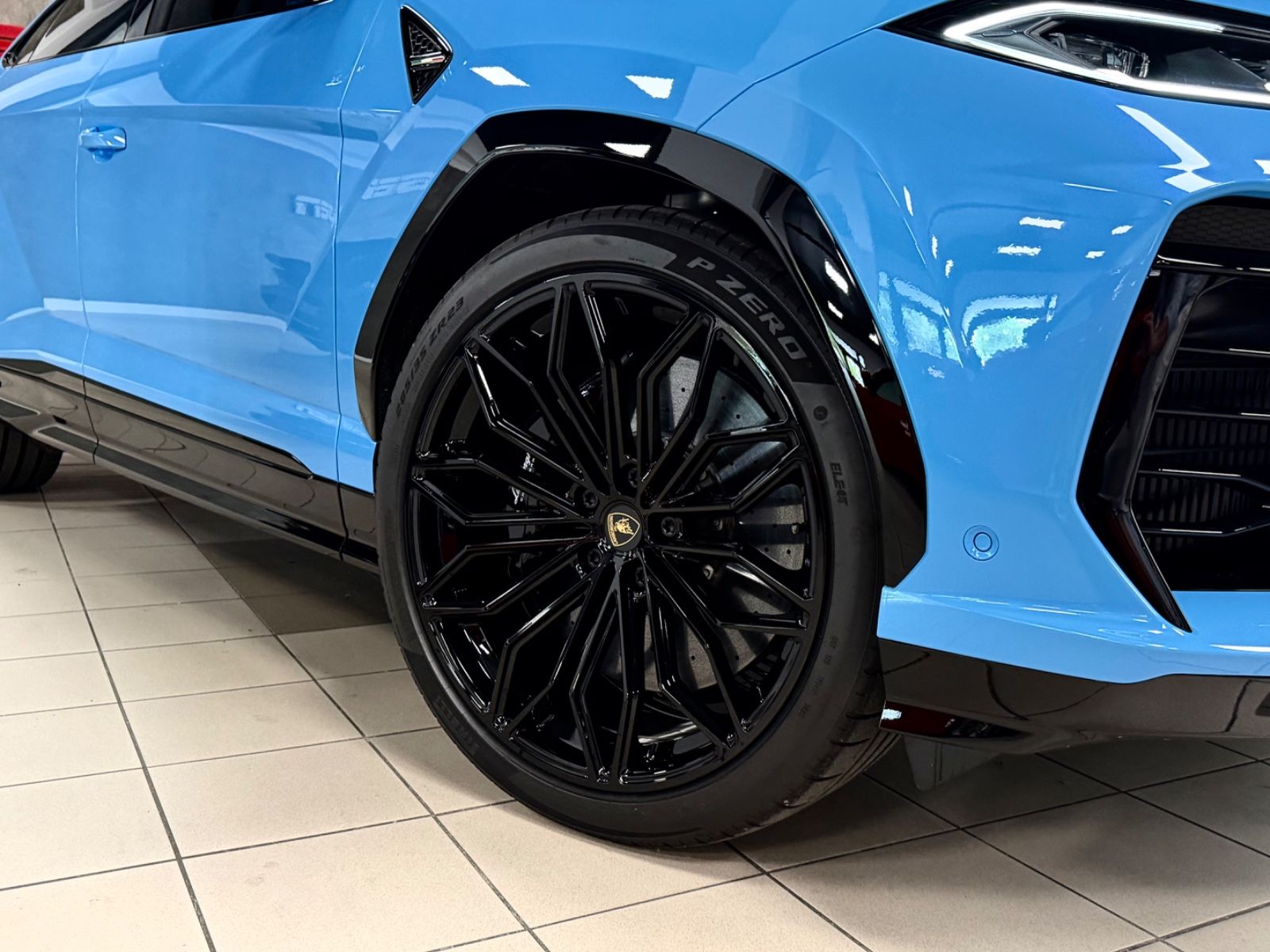 Fahrzeugabbildung Lamborghini URUS SE BIG-CARBONPACK B&O MASSAGE PR26 FULLOPT!