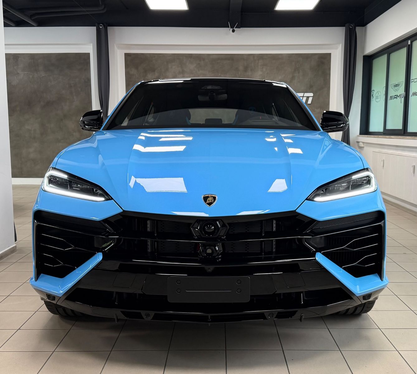 Fahrzeugabbildung Lamborghini URUS SE BIG-CARBONPACK B&O MASSAGE PR26 FULLOPT!
