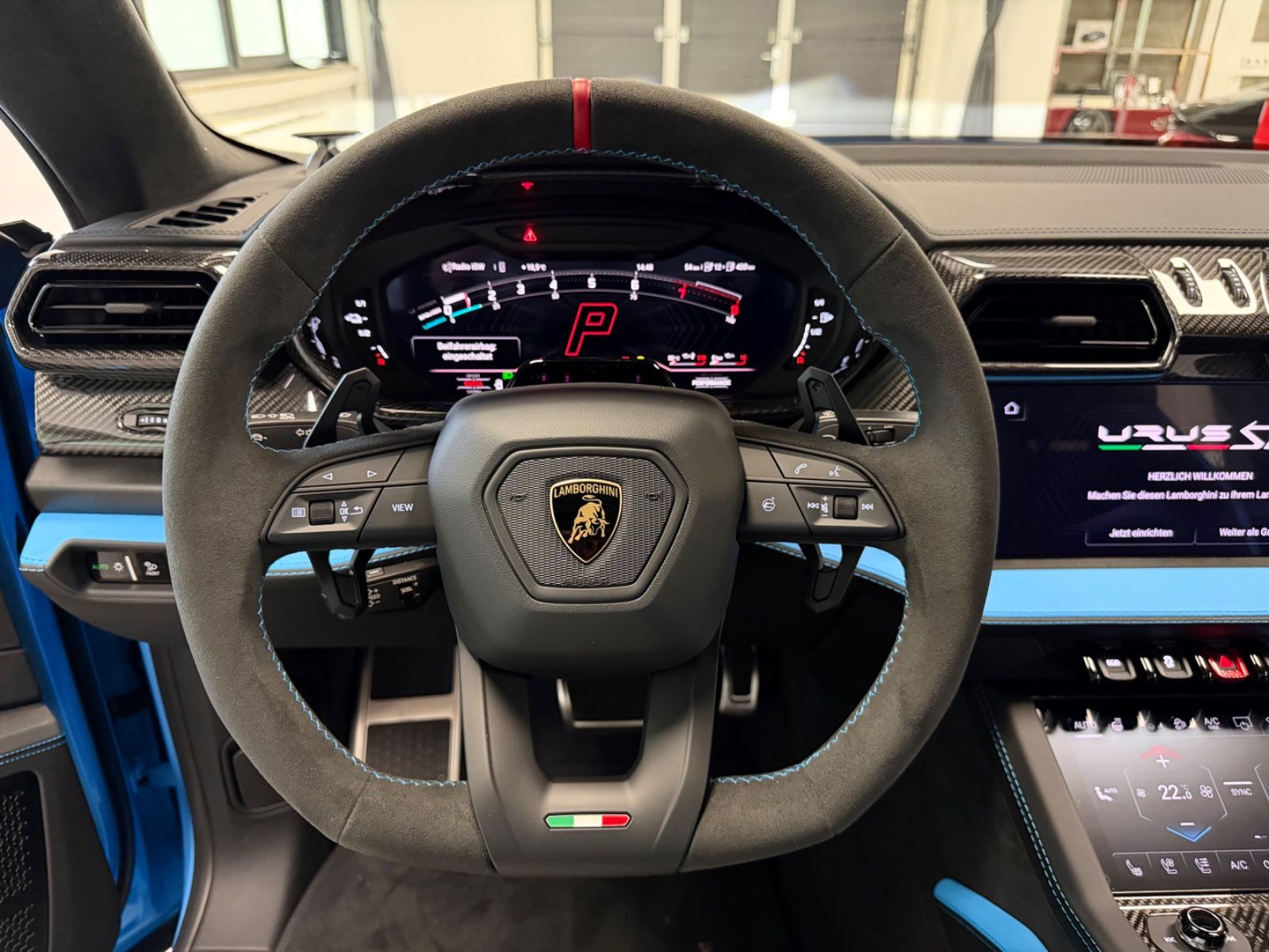Fahrzeugabbildung Lamborghini URUS SE BIG-CARBONPACK B&O MASSAGE PR26 FULLOPT!