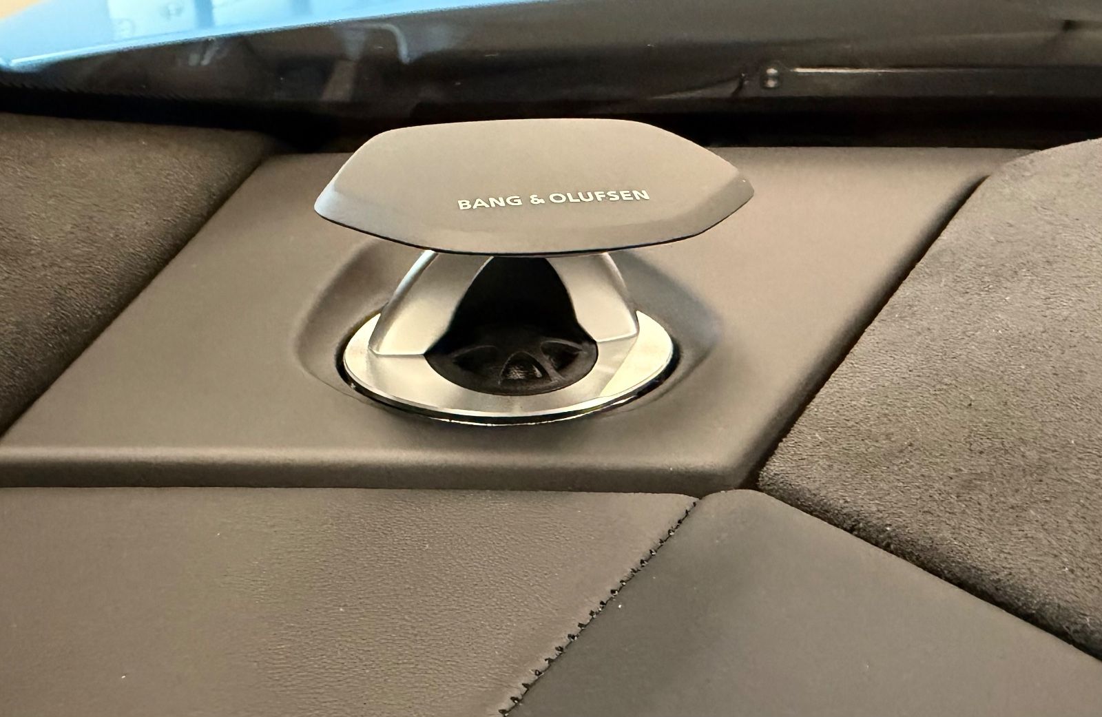 Fahrzeugabbildung Lamborghini URUS SE BIG-CARBONPACK B&O MASSAGE PR26 FULLOPT!