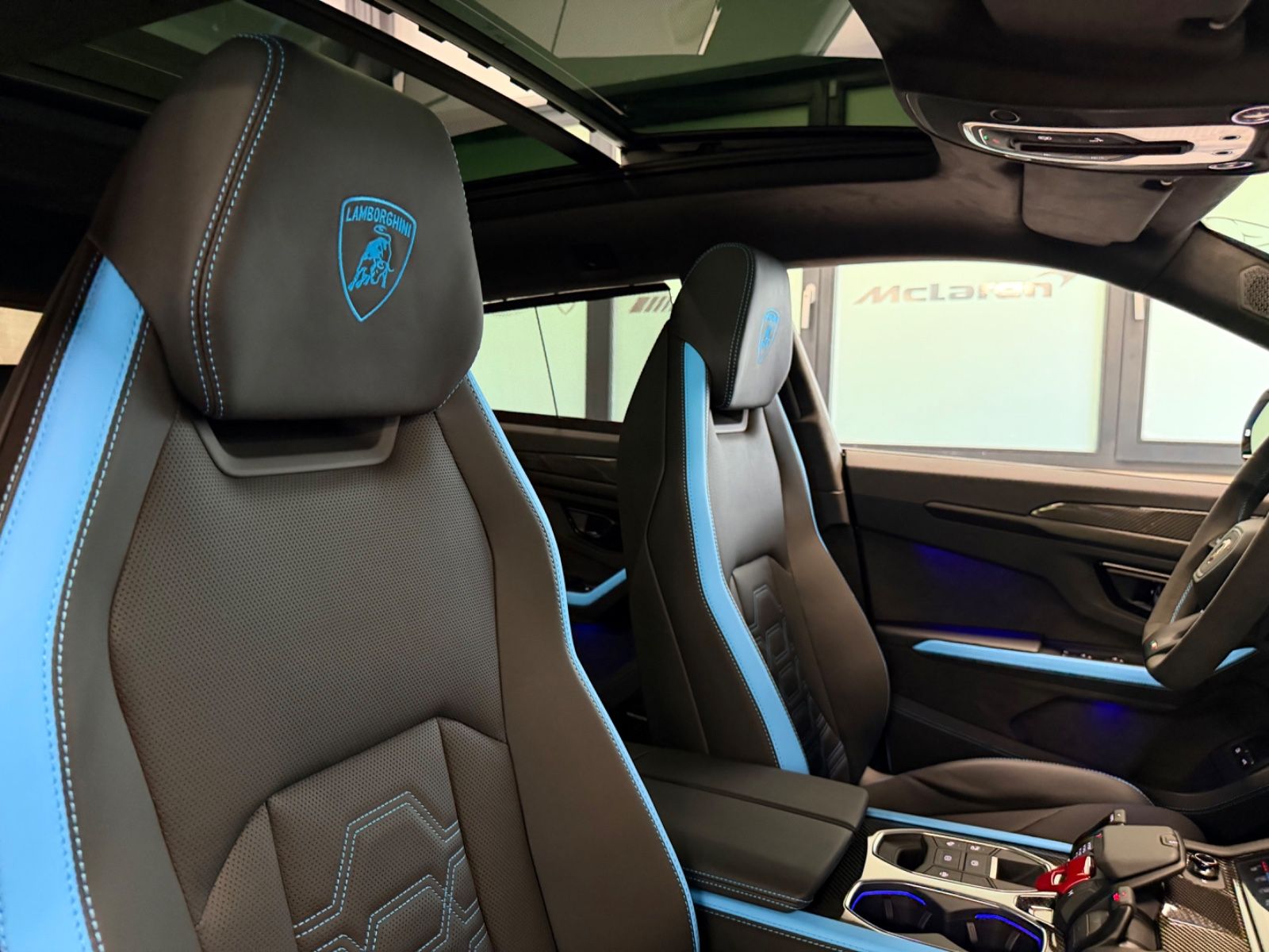 Fahrzeugabbildung Lamborghini URUS SE BIG-CARBONPACK B&O MASSAGE PR26 FULLOPT!