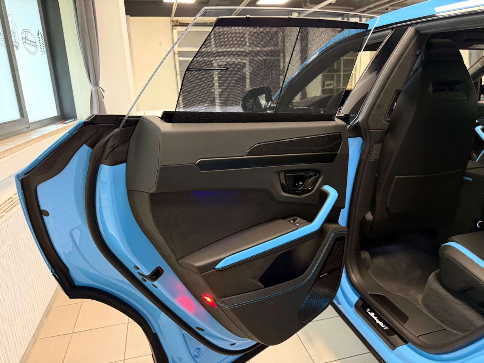 Fahrzeugabbildung Lamborghini URUS SE BIG-CARBONPACK B&O MASSAGE PR26 FULLOPT!