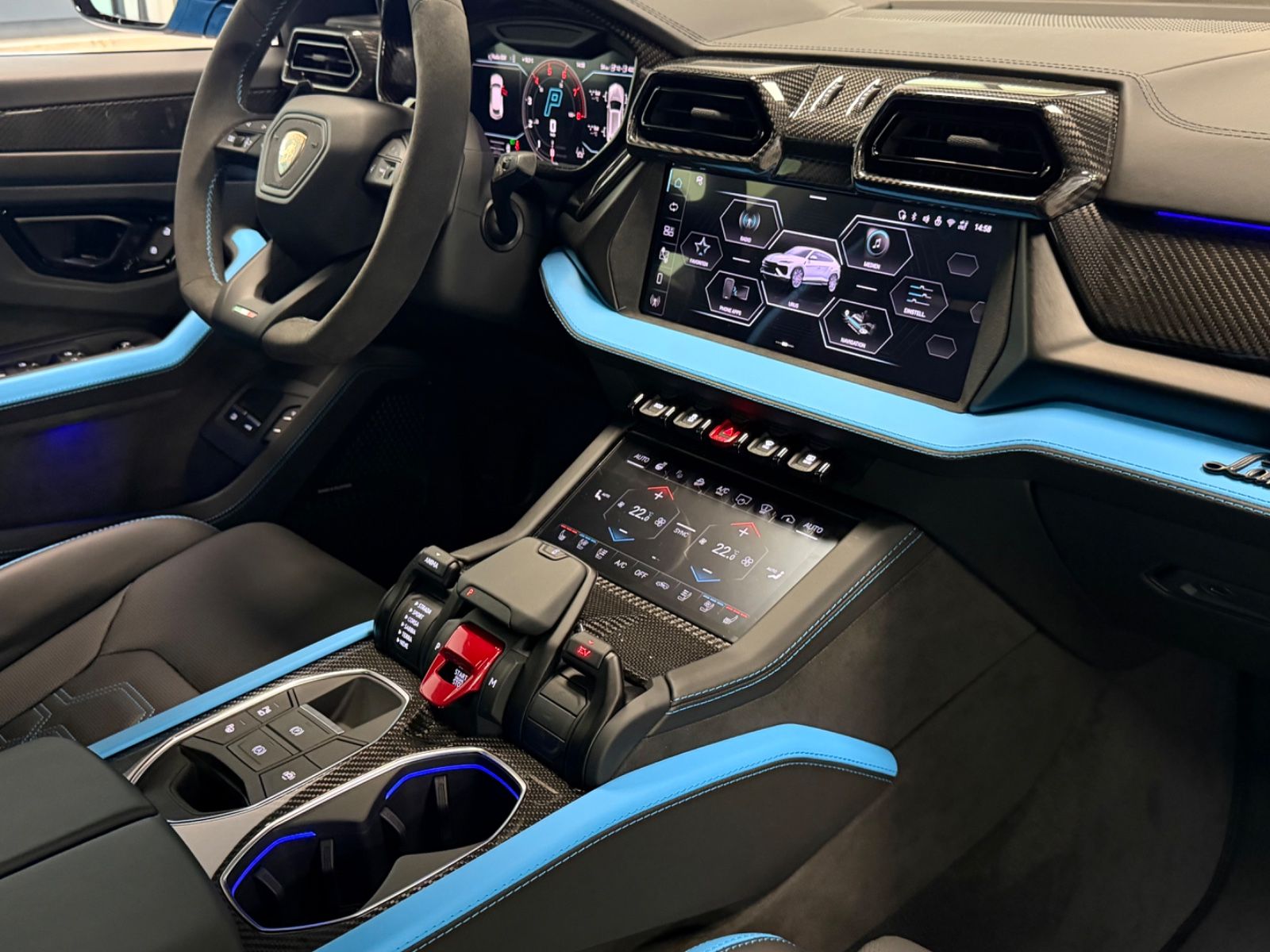 Fahrzeugabbildung Lamborghini URUS SE BIG-CARBONPACK B&O MASSAGE PR26 FULLOPT!