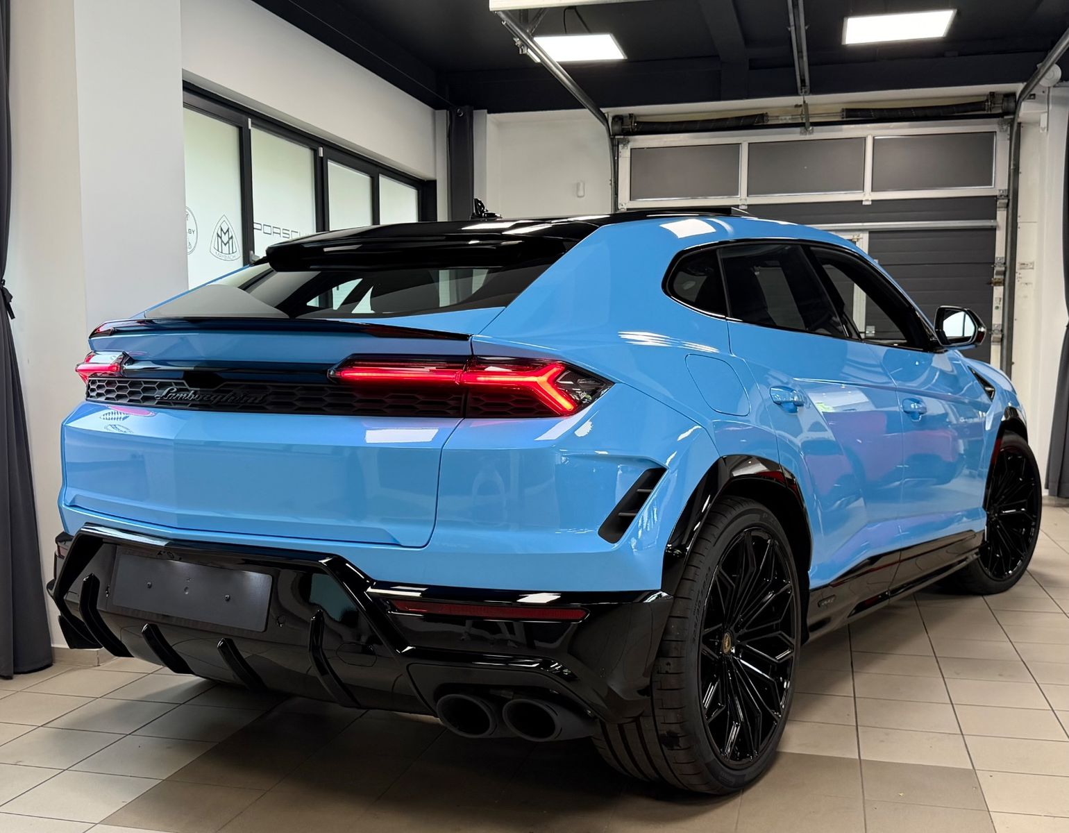 Fahrzeugabbildung Lamborghini URUS SE BIG-CARBONPACK B&O MASSAGE PR26 FULLOPT!