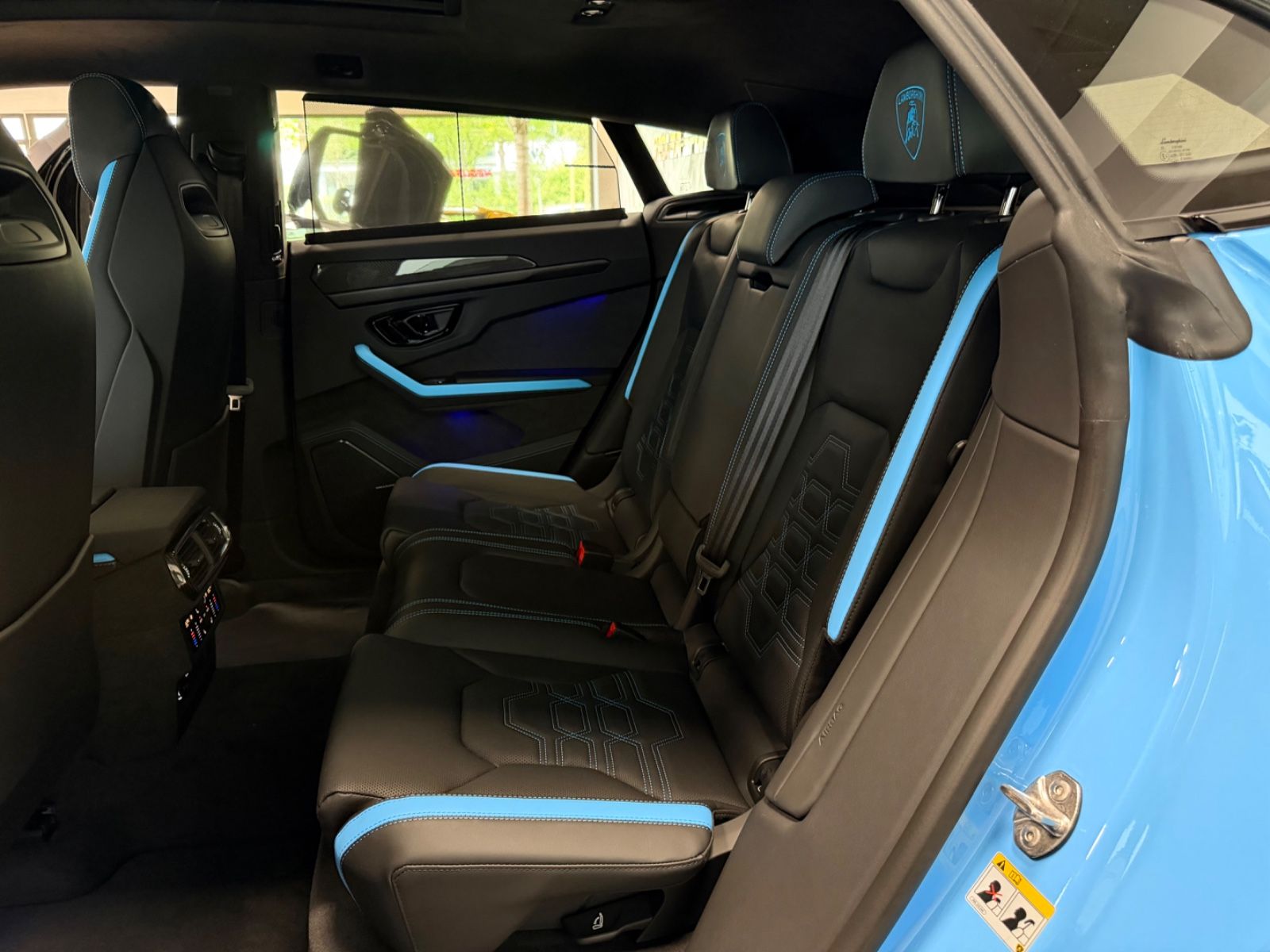 Fahrzeugabbildung Lamborghini URUS SE BIG-CARBONPACK B&O MASSAGE PR26 FULLOPT!