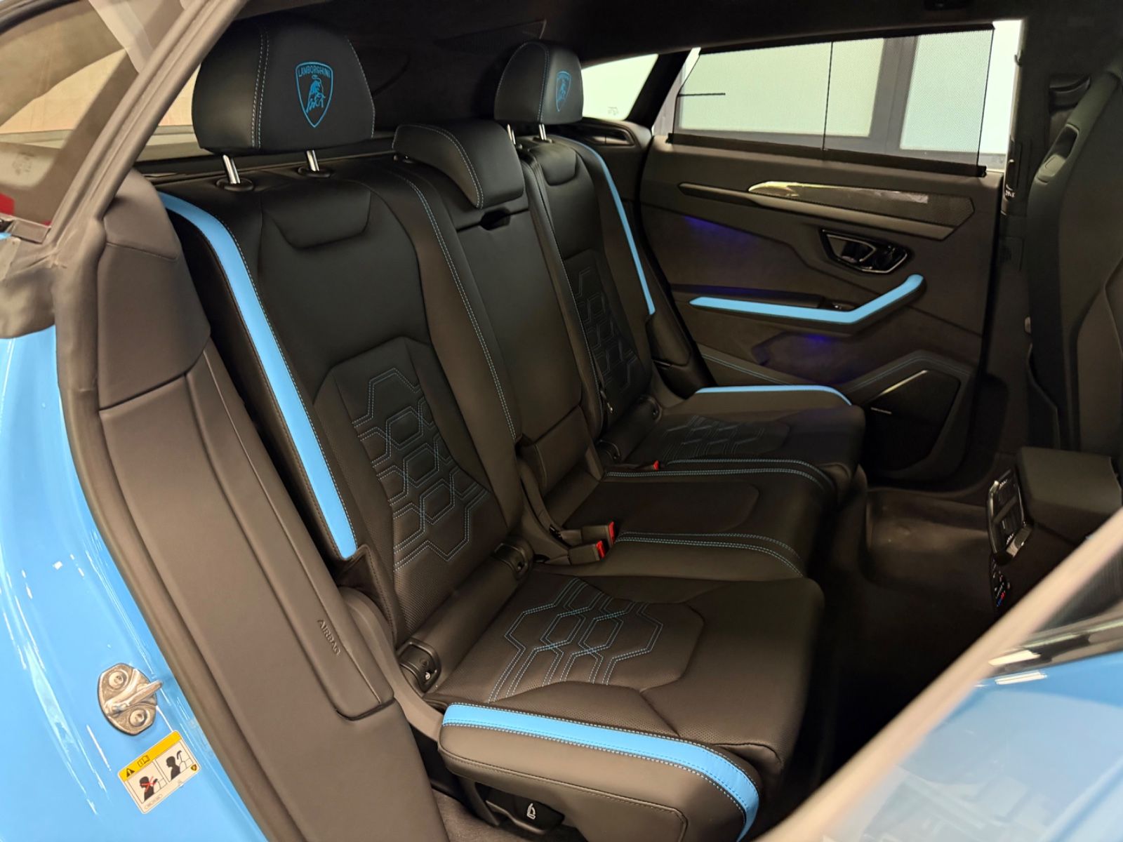 Fahrzeugabbildung Lamborghini URUS SE BIG-CARBONPACK B&O MASSAGE PR26 FULLOPT!