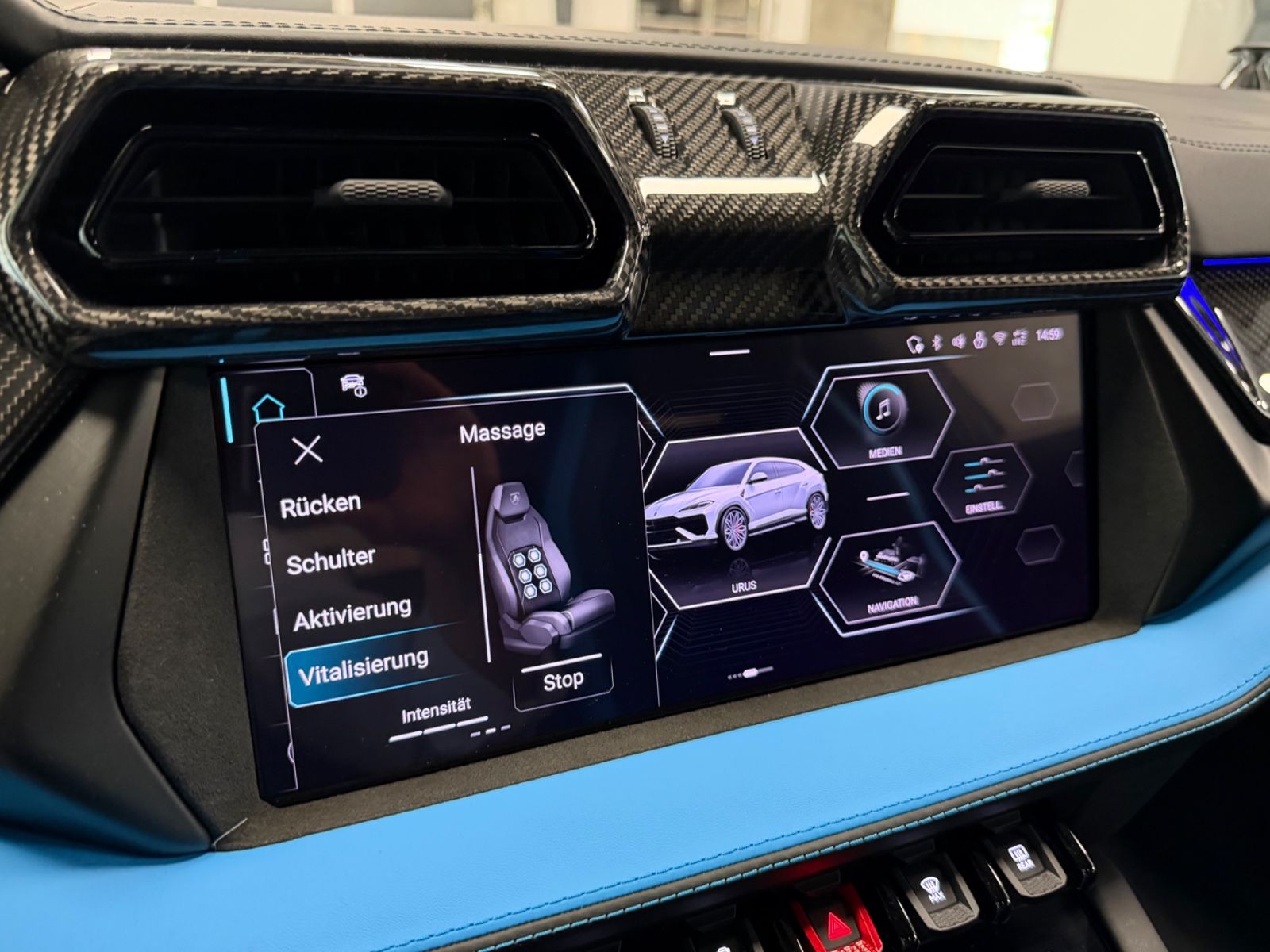 Fahrzeugabbildung Lamborghini URUS SE BIG-CARBONPACK B&O MASSAGE PR26 FULLOPT!