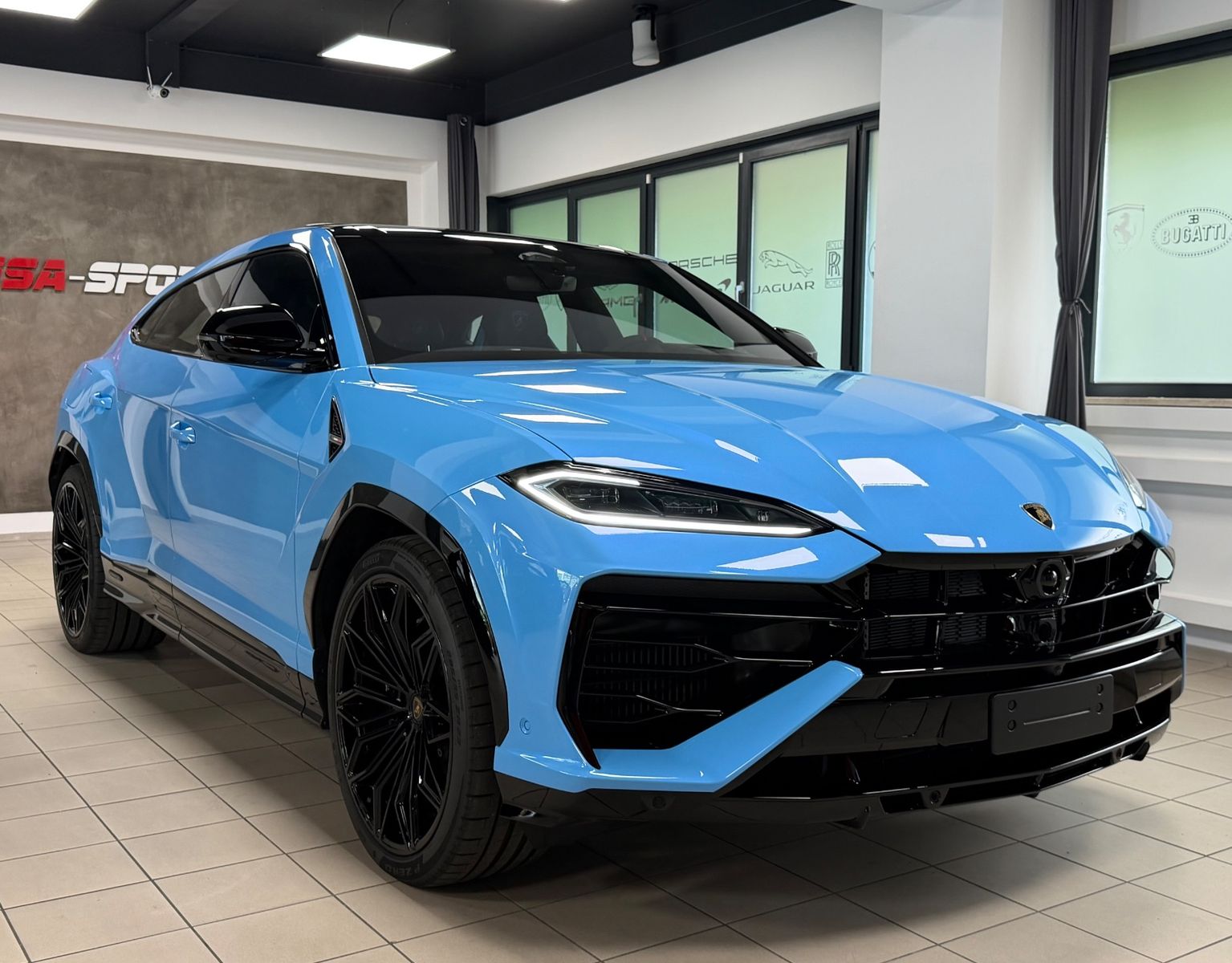 Fahrzeugabbildung Lamborghini URUS SE BIG-CARBONPACK B&O MASSAGE PR26 FULLOPT!