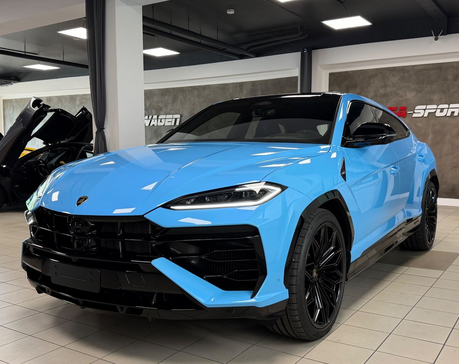 Fahrzeugabbildung Lamborghini URUS SE BIG-CARBONPACK B&O MASSAGE PR26 FULLOPT!