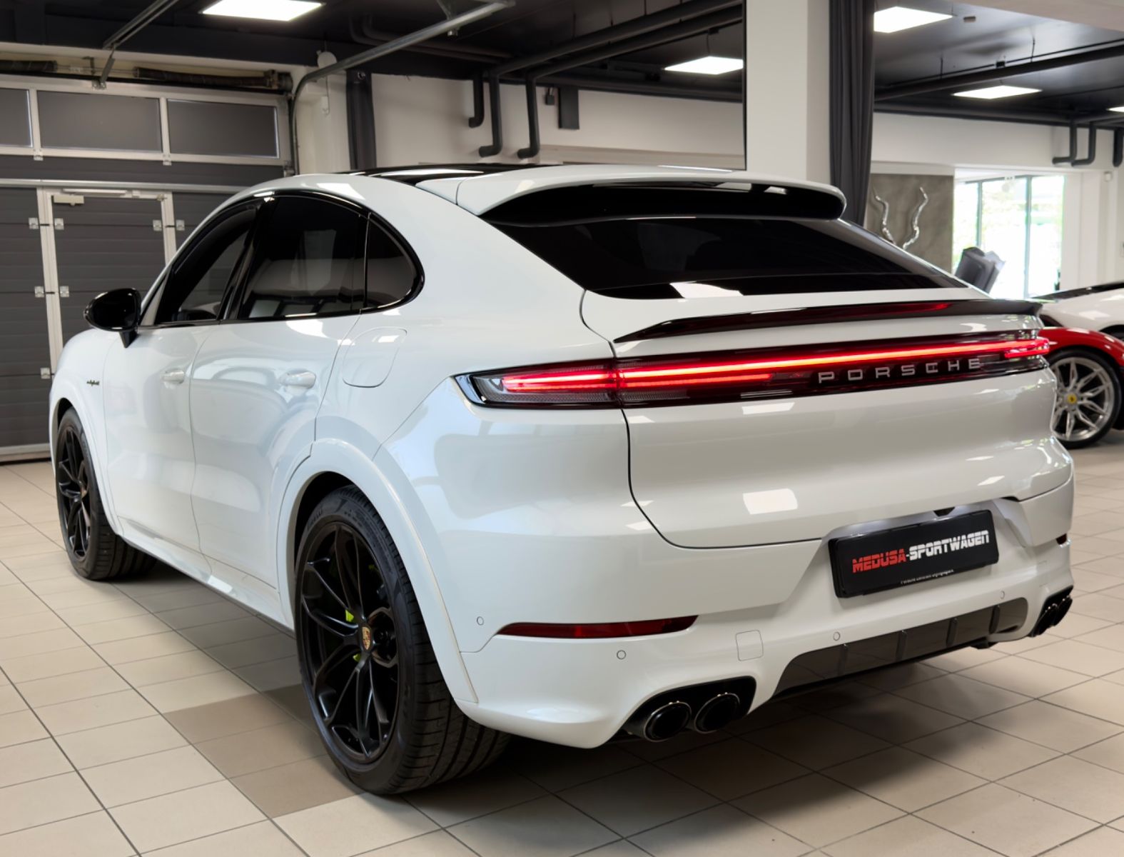 Fahrzeugabbildung Porsche CAYENNE COUPE TURBO E-HYBRID CERAMIC CARBON FULL