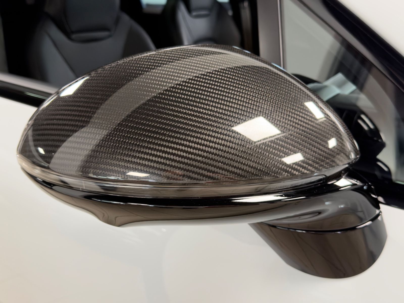 Fahrzeugabbildung Porsche CAYENNE COUPE TURBO E-HYBRID CERAMIC CARBON FULL