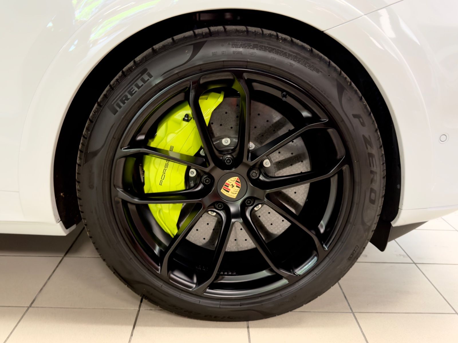 Fahrzeugabbildung Porsche CAYENNE COUPE TURBO E-HYBRID CERAMIC CARBON FULL