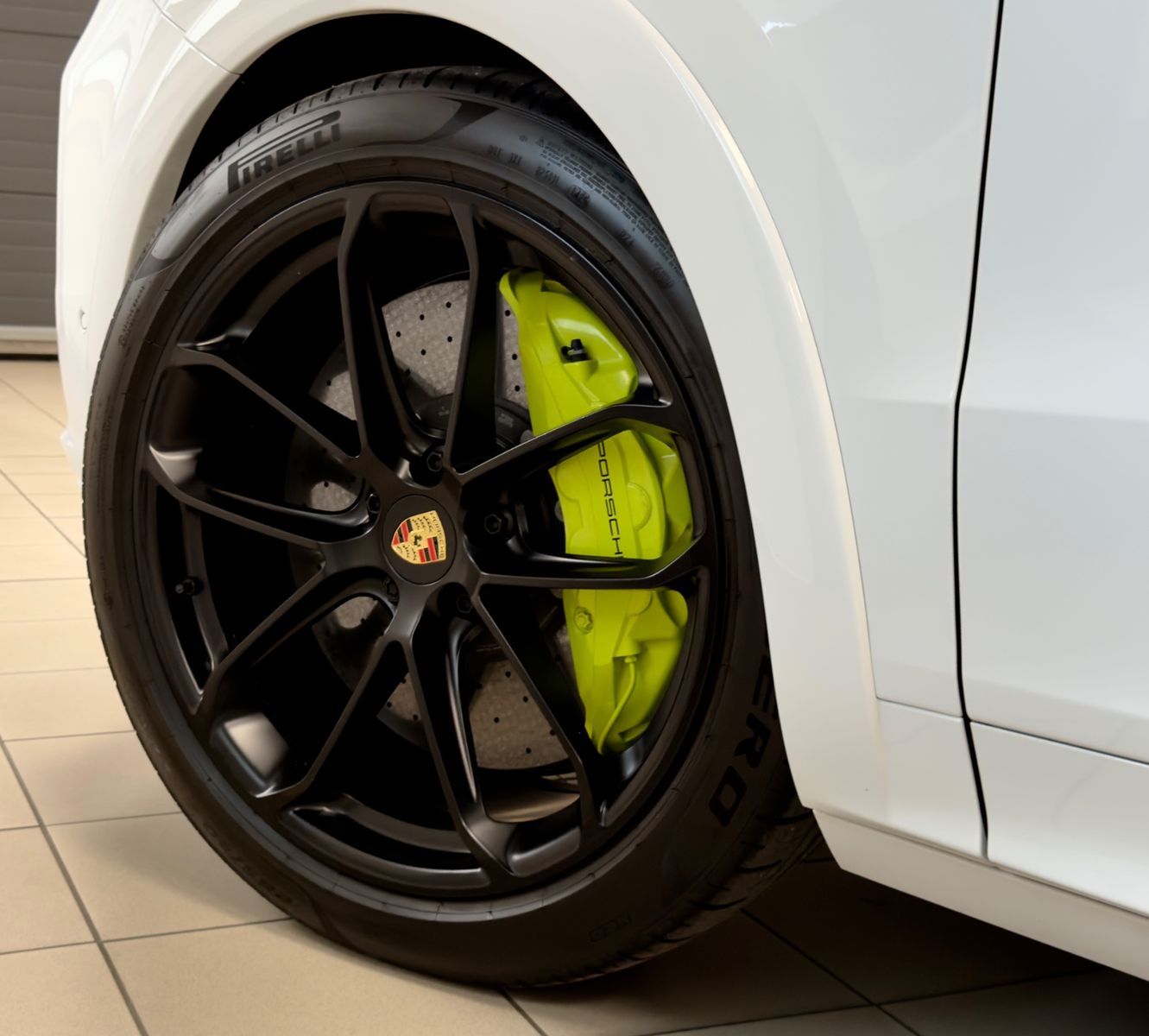 Fahrzeugabbildung Porsche CAYENNE COUPE TURBO E-HYBRID CERAMIC CARBON FULL